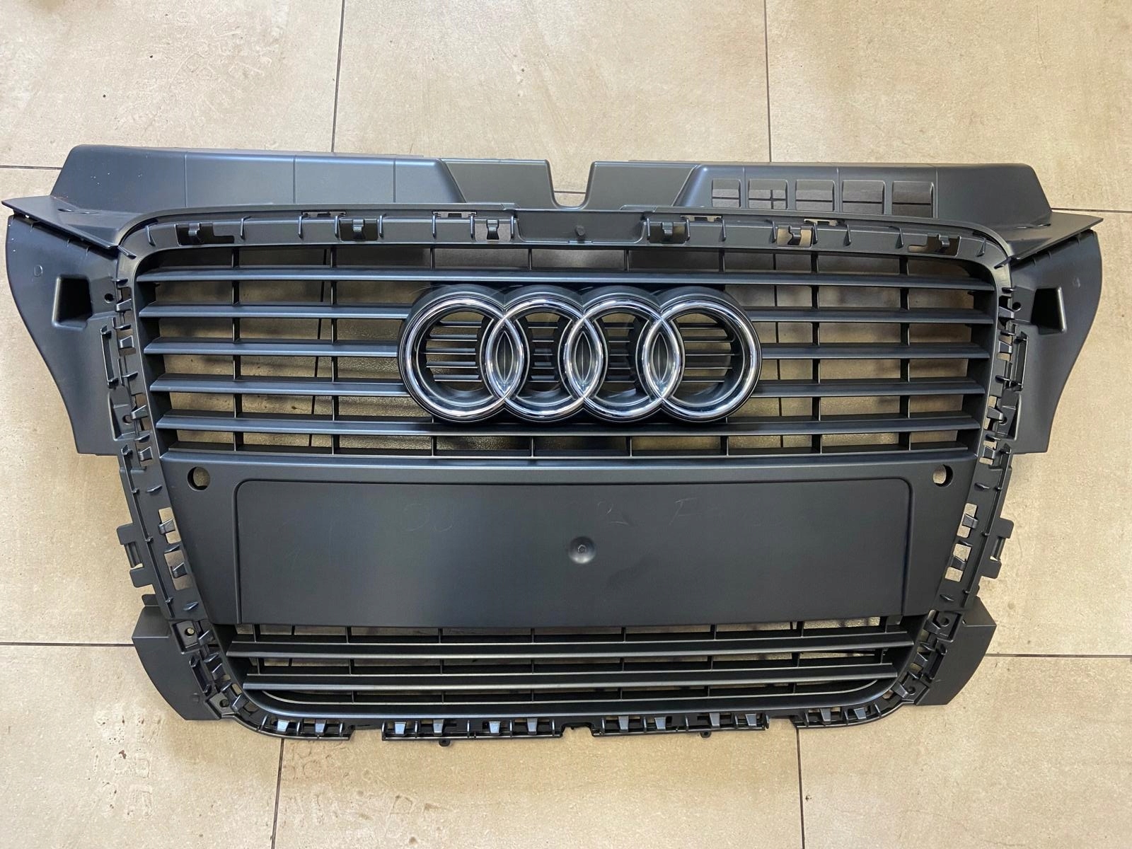решетка радиатора Audi A3 8P рестайлинг 2008-2012R 8P0853651H