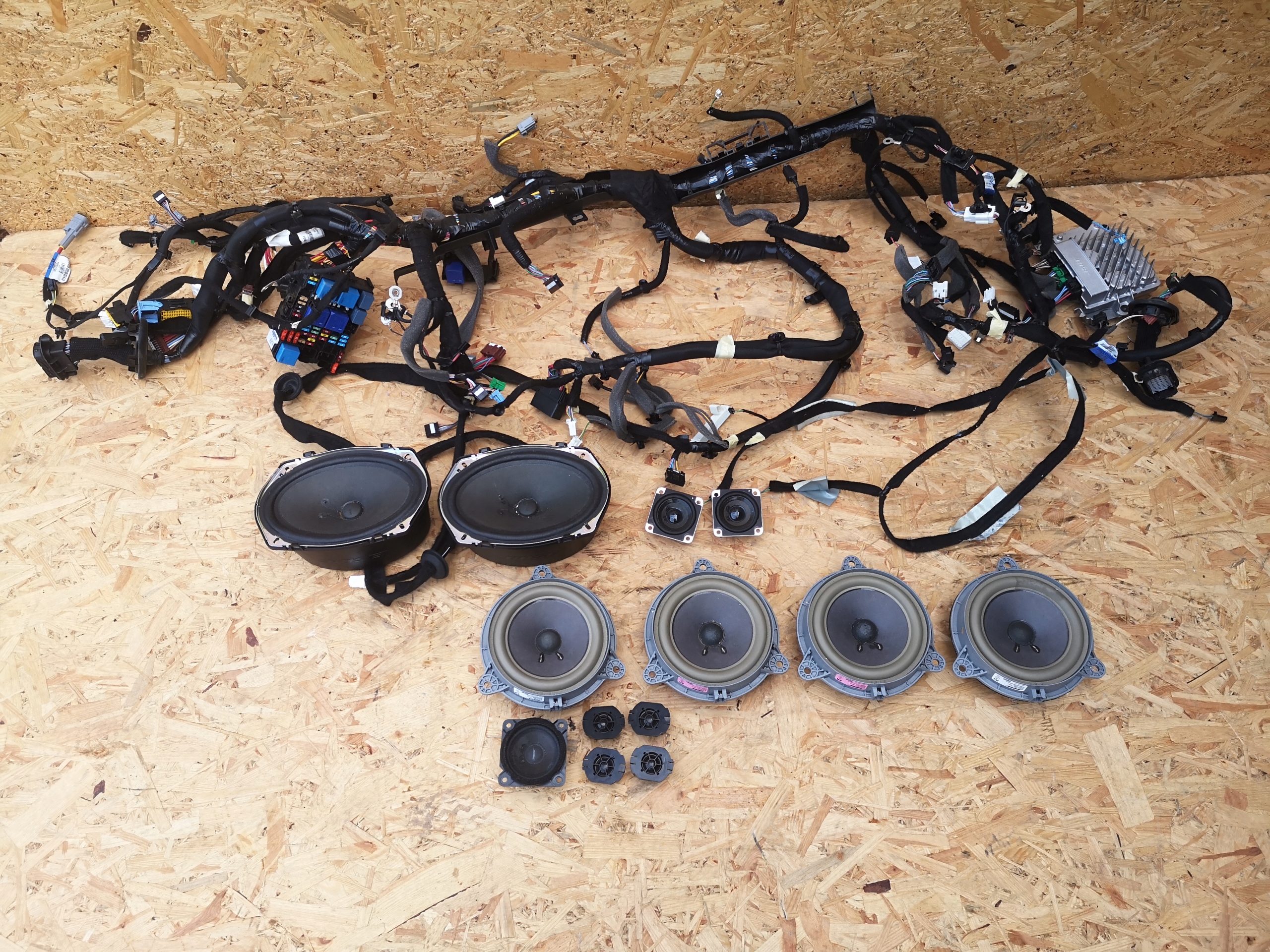 RENAULT TALISMAN КОЛОНКИ BOSE СЕДАН