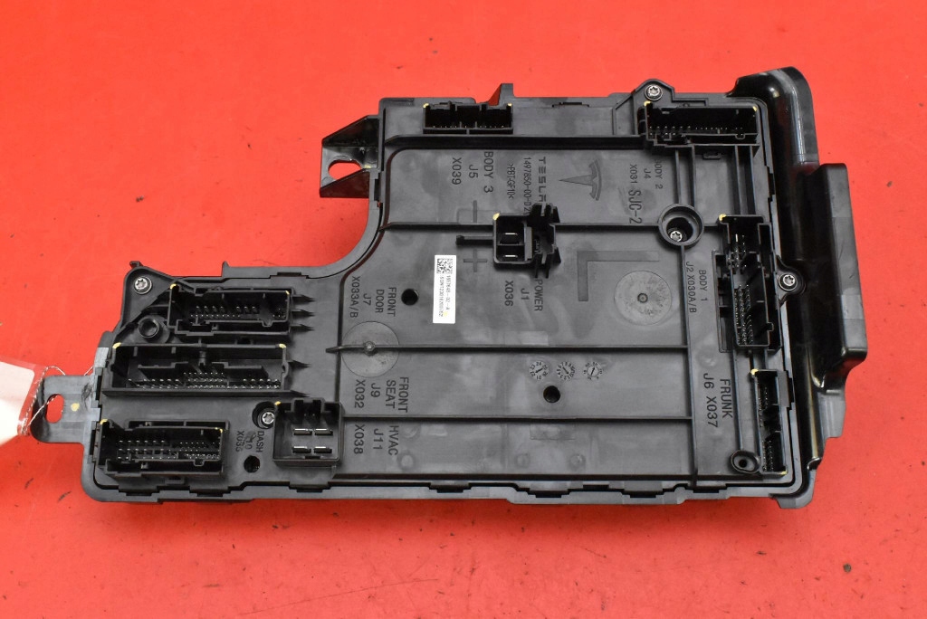 comfort control unit left 1657648-02-A TESLA MODEL Y 78.4 kWh 514 KM 20