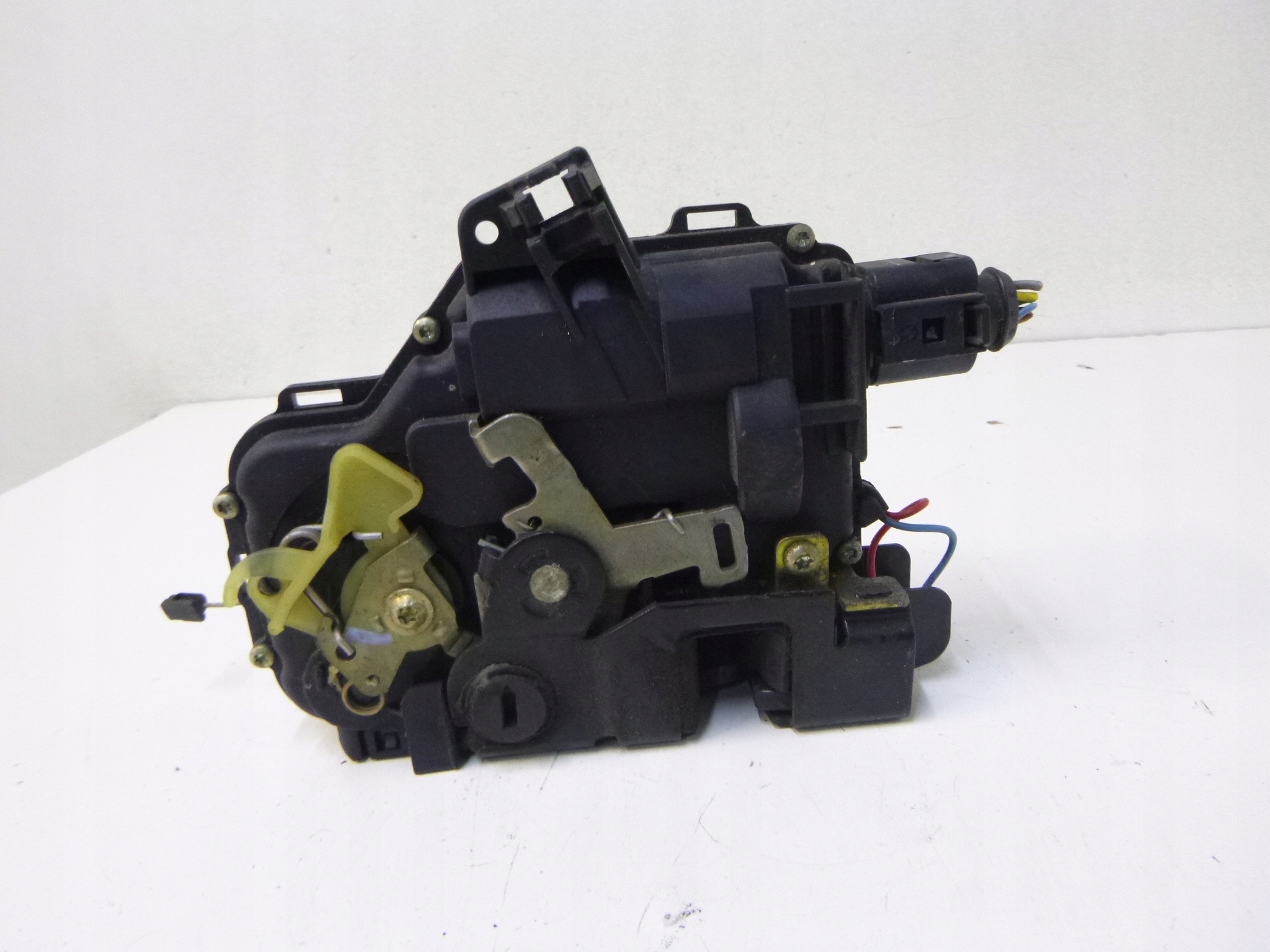 lock rear part left Skoda Octavia Liftback 1998