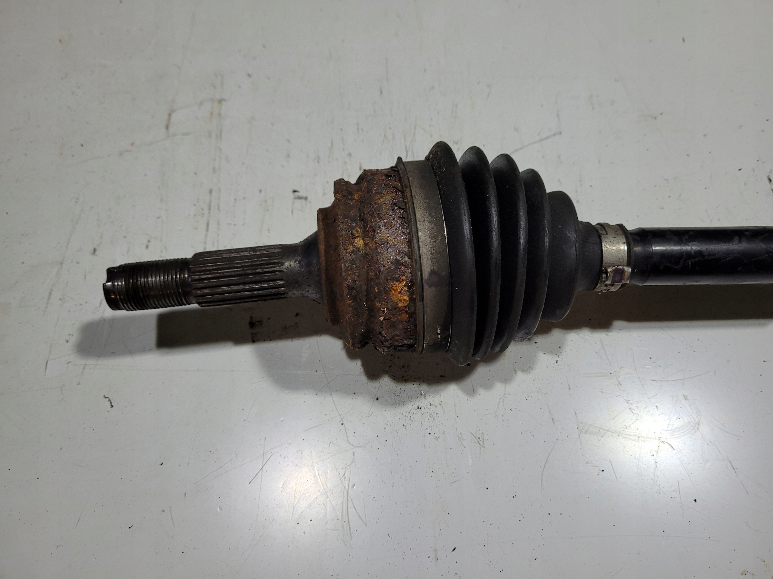semi-axis left short. PEUGEOT 208 and VTI