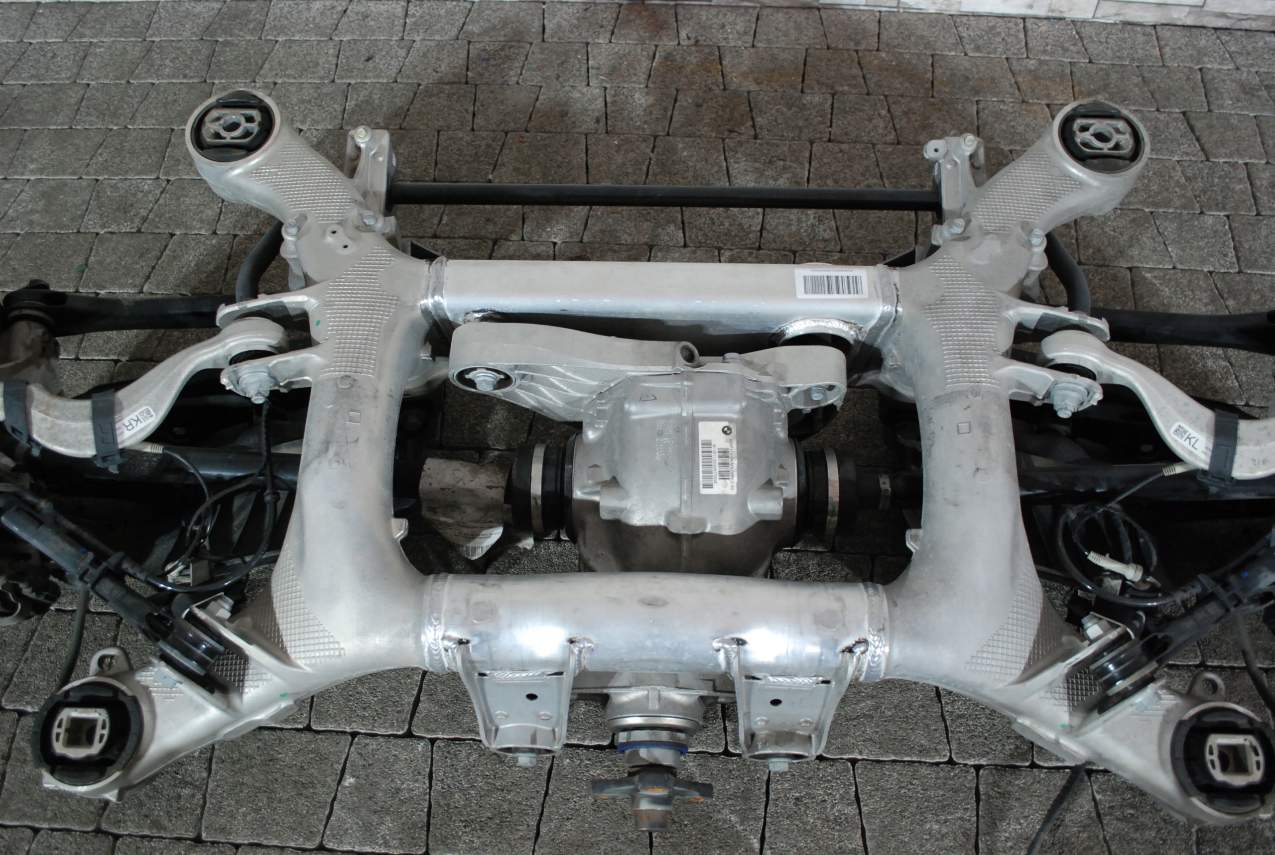 BMW 5 G31 540x Trawers zawieszenie belka tył (14T) Producent części BMW OE