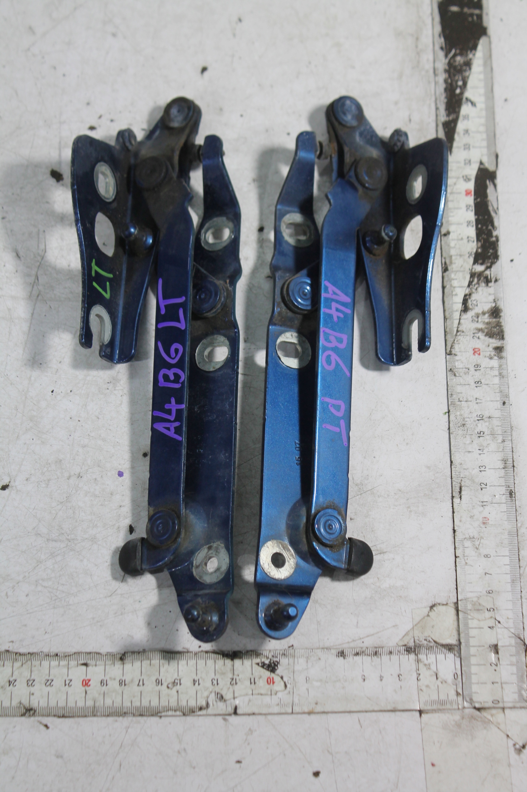 hinge hinges bonnet KOMPLET A4 B7 CABRIO 06-08