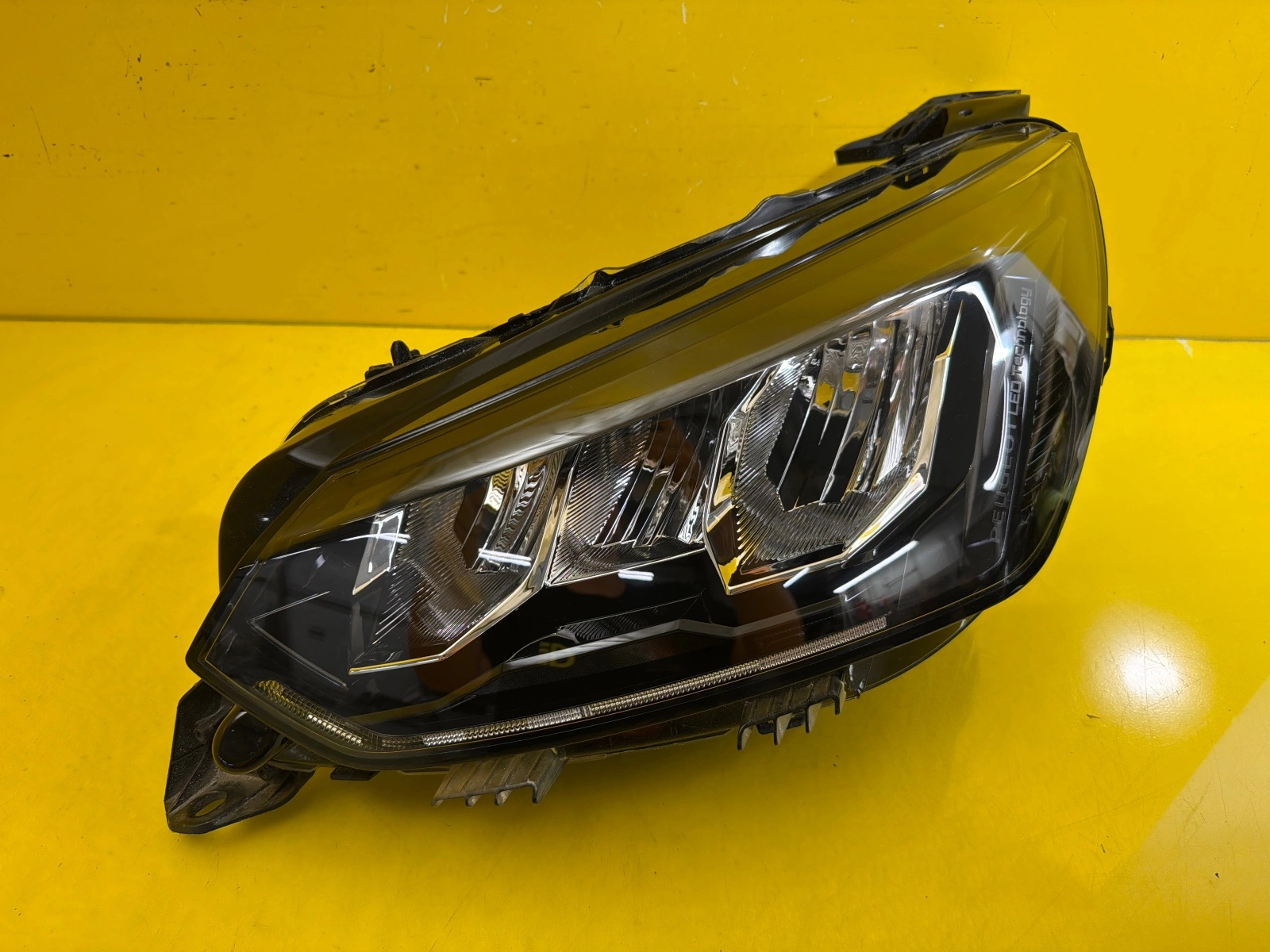 light left Peugeot 208 II 2008 Full Led 9855524680