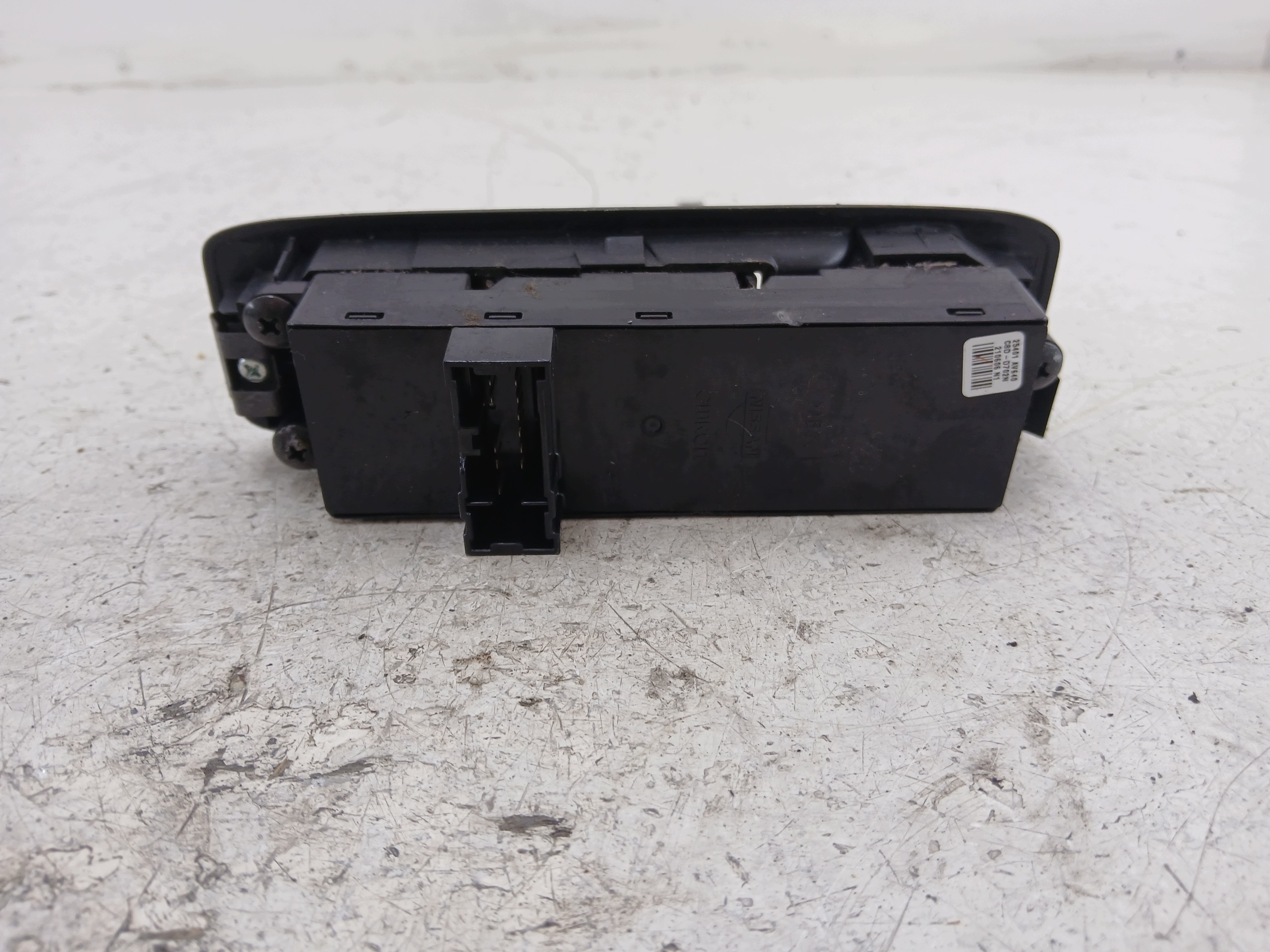 NISSAN PRIMERA P12 PANEL okna levý předek 25401AV640