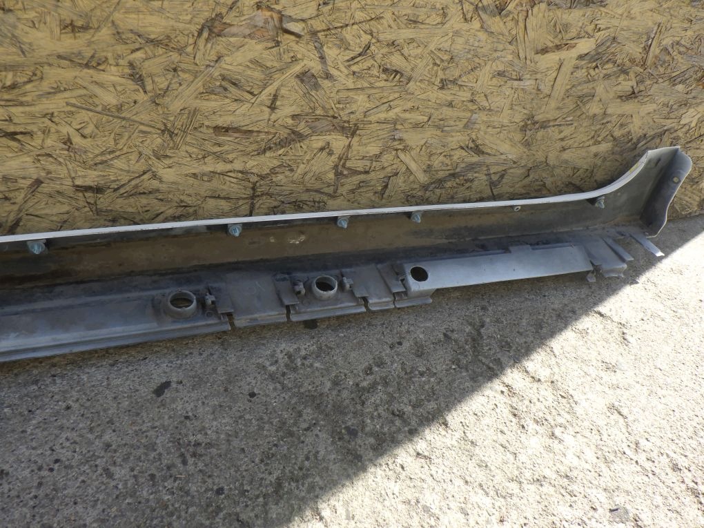 TOYOTA COROLLA E21 sedan 2018- moulding threshold threshold right