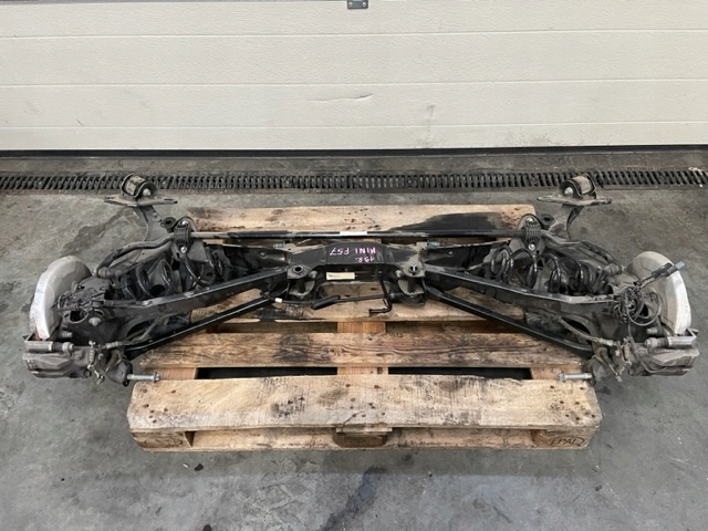 BELKA ZAWIESZENIE TYL MINI F56 F57 Producent części Mini OE