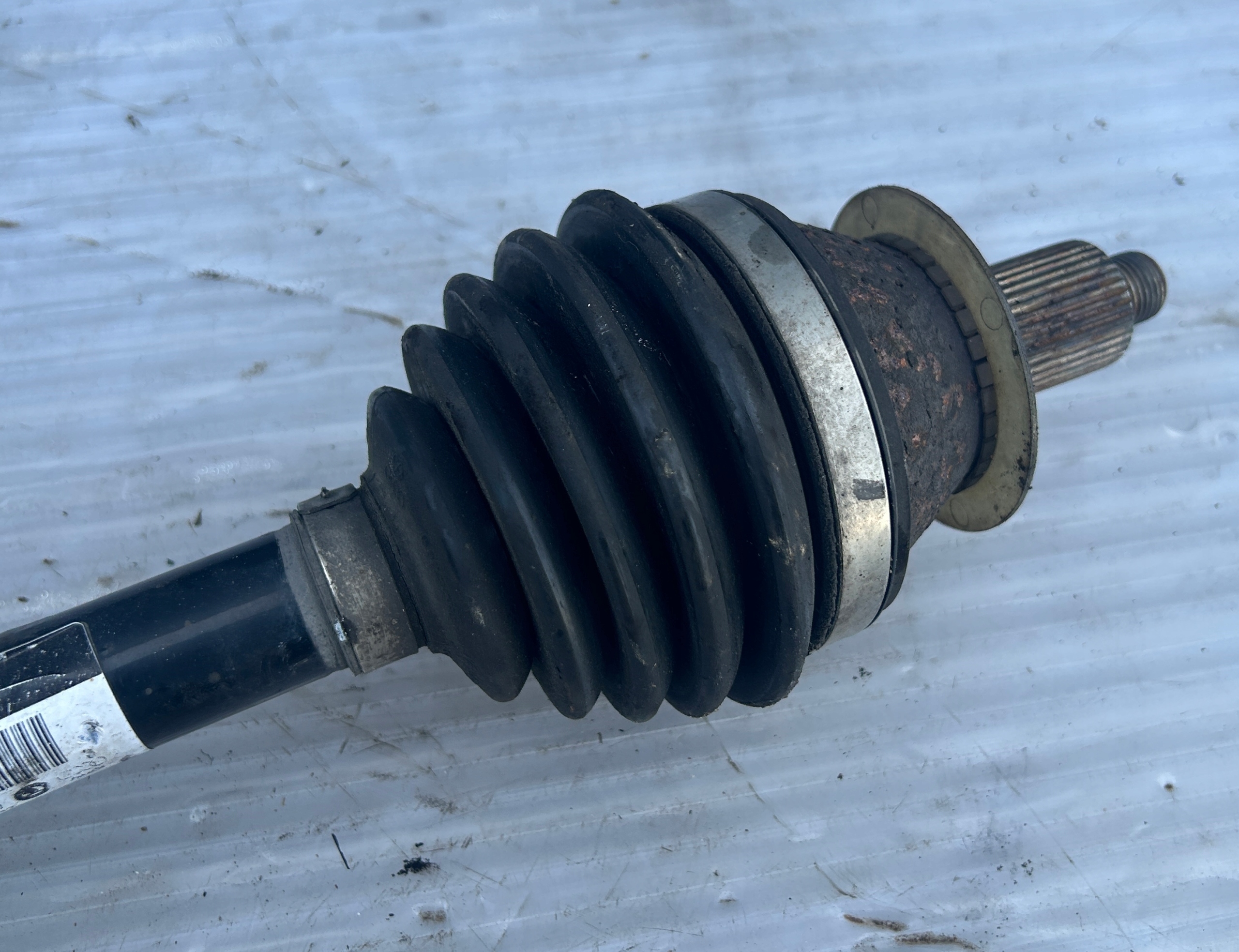 semi-axis left VW POLO V 6R 1.2 12V 6R0407761T