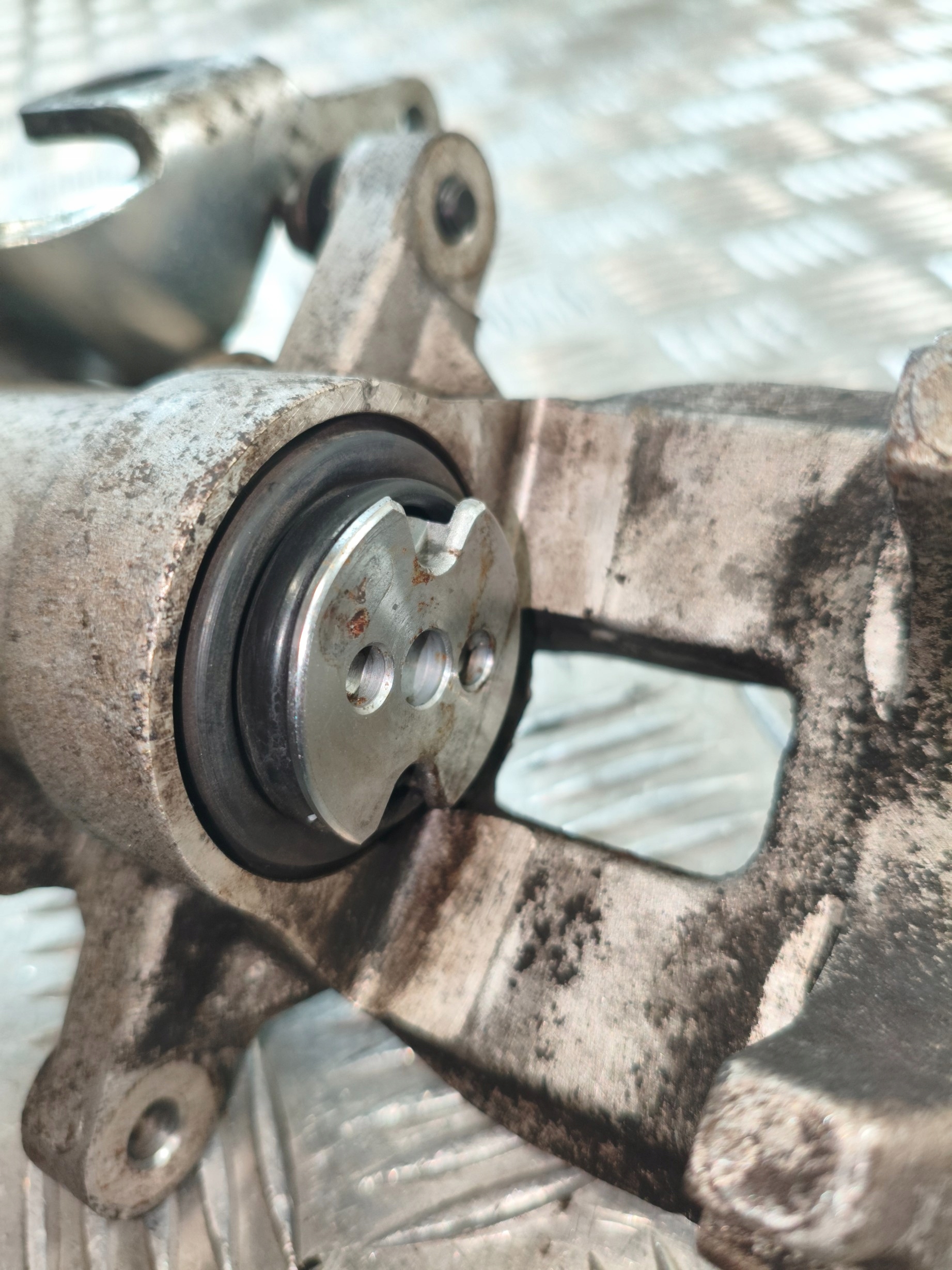 caliper rear part left CITROEN C4 PICASSO