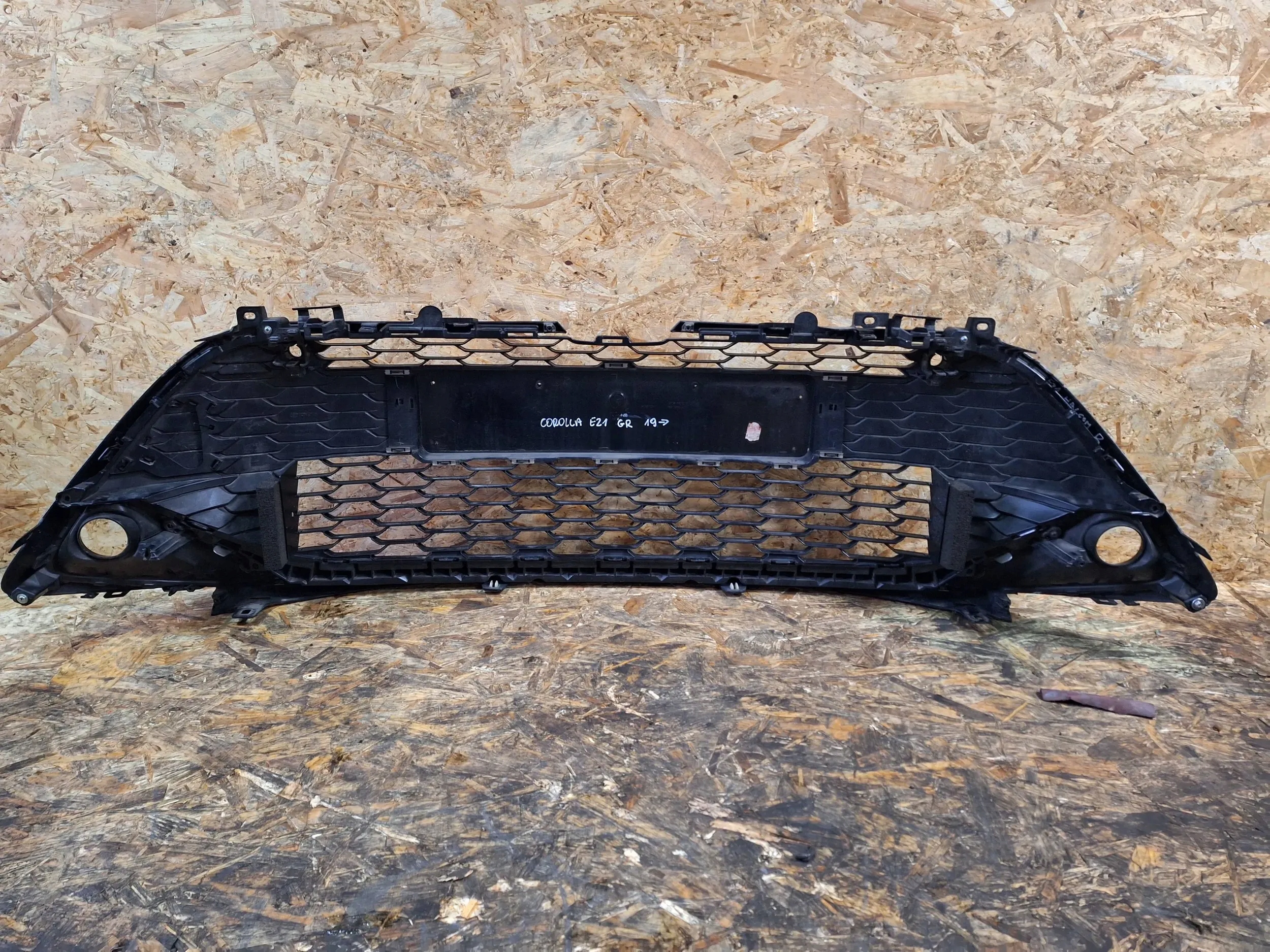 Atrapa grill zderzaka Toyota Corolla E21 GR 21- Numer katalogowy części VAV4600