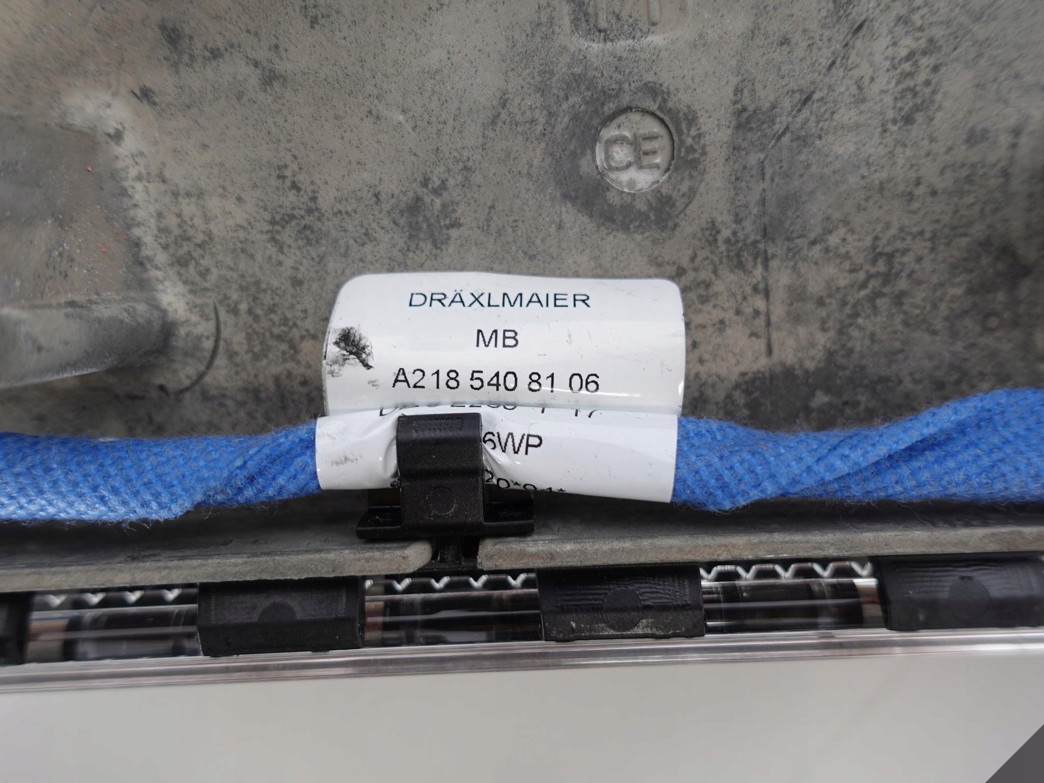 MERCEDES CLS 218 PANEL DEKOR KRATKI wood clock