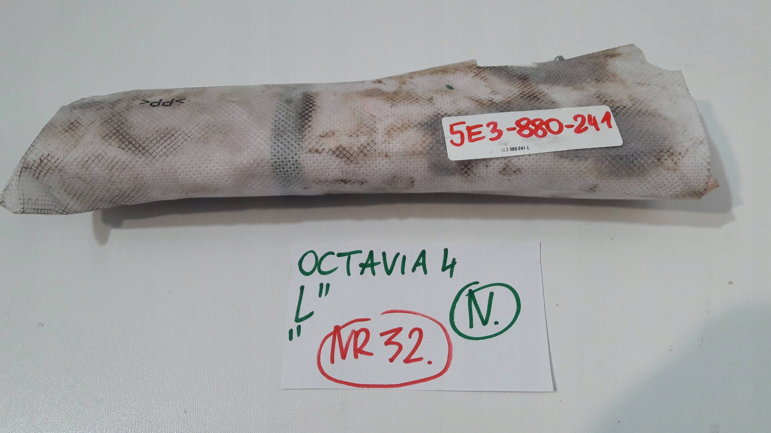 Skoda Octavia Mk4 seat airbag left 5E3880241E (NR32)
