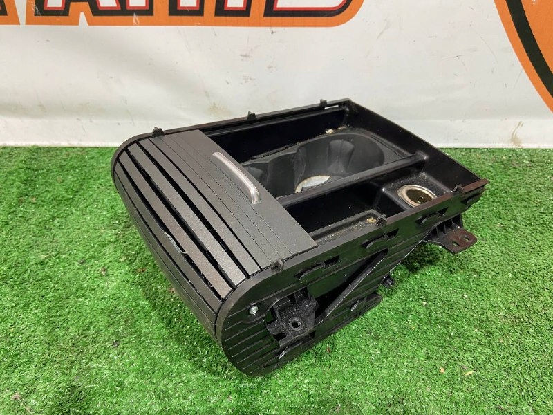 KONSOLA ŚRODKOWA UCHWYTU NA KUBEK BJ32600D00AB Producent części Land Rover OE