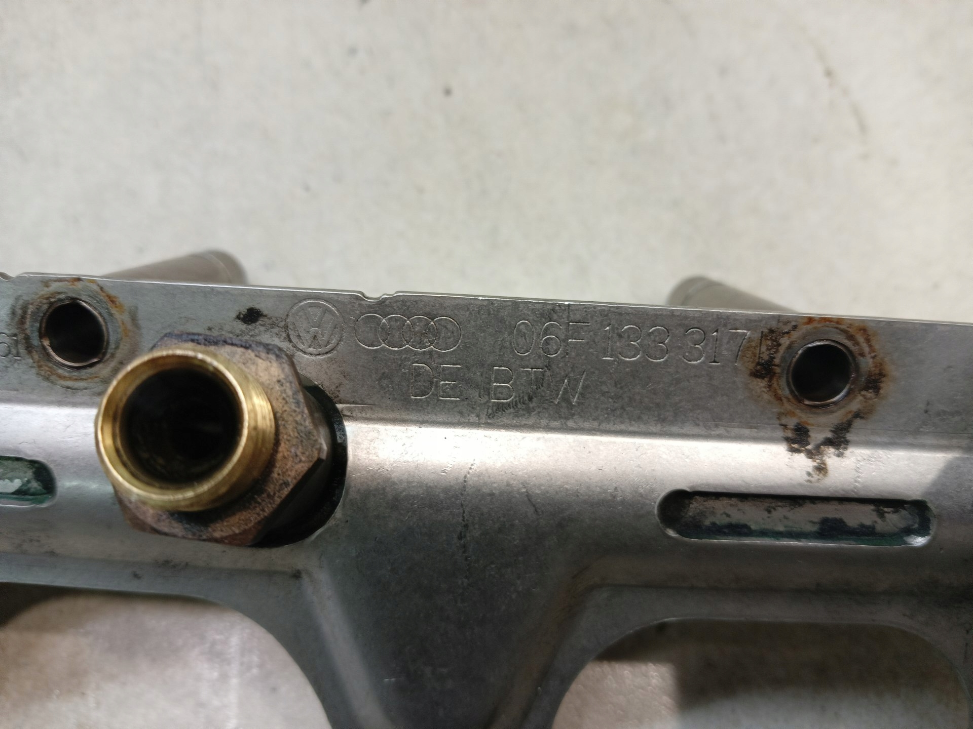 injection ramp AUDI A6 C6 06F133317L