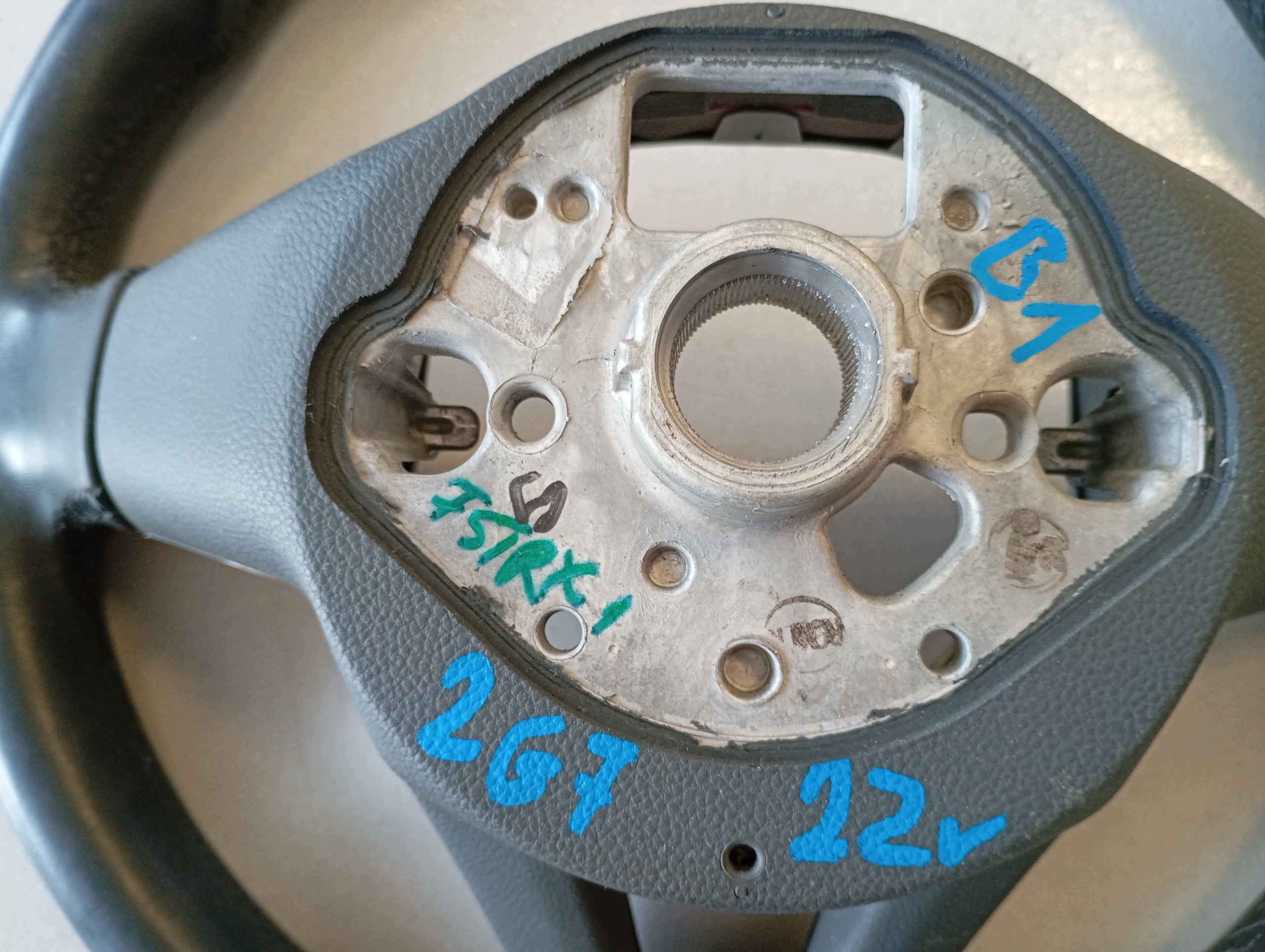 volant VOLKSWAGEN TAIGO 2G7 dommage