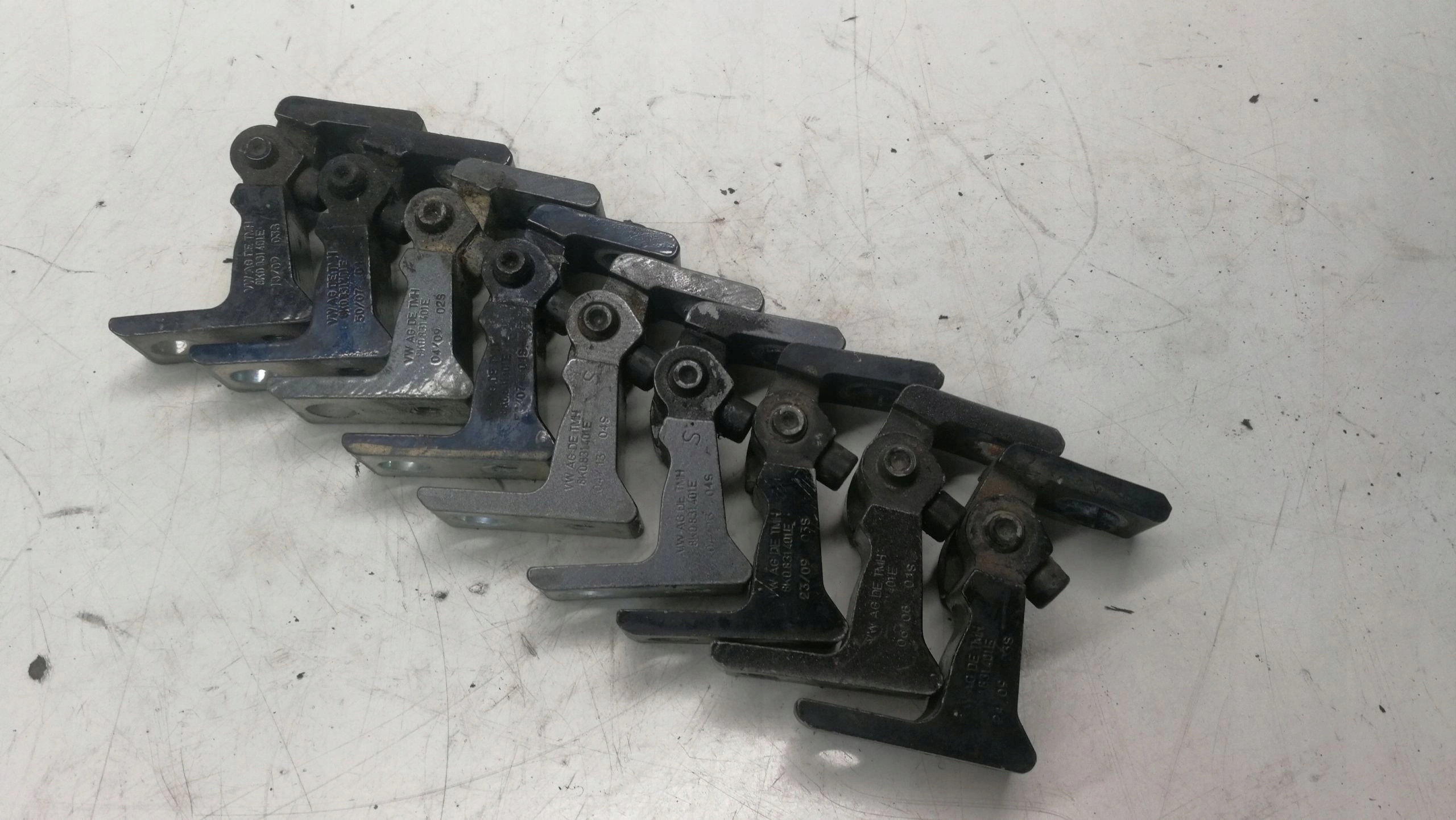 hinge door left AUDI A4 B8 A5 8T Q5 8K0831401E
