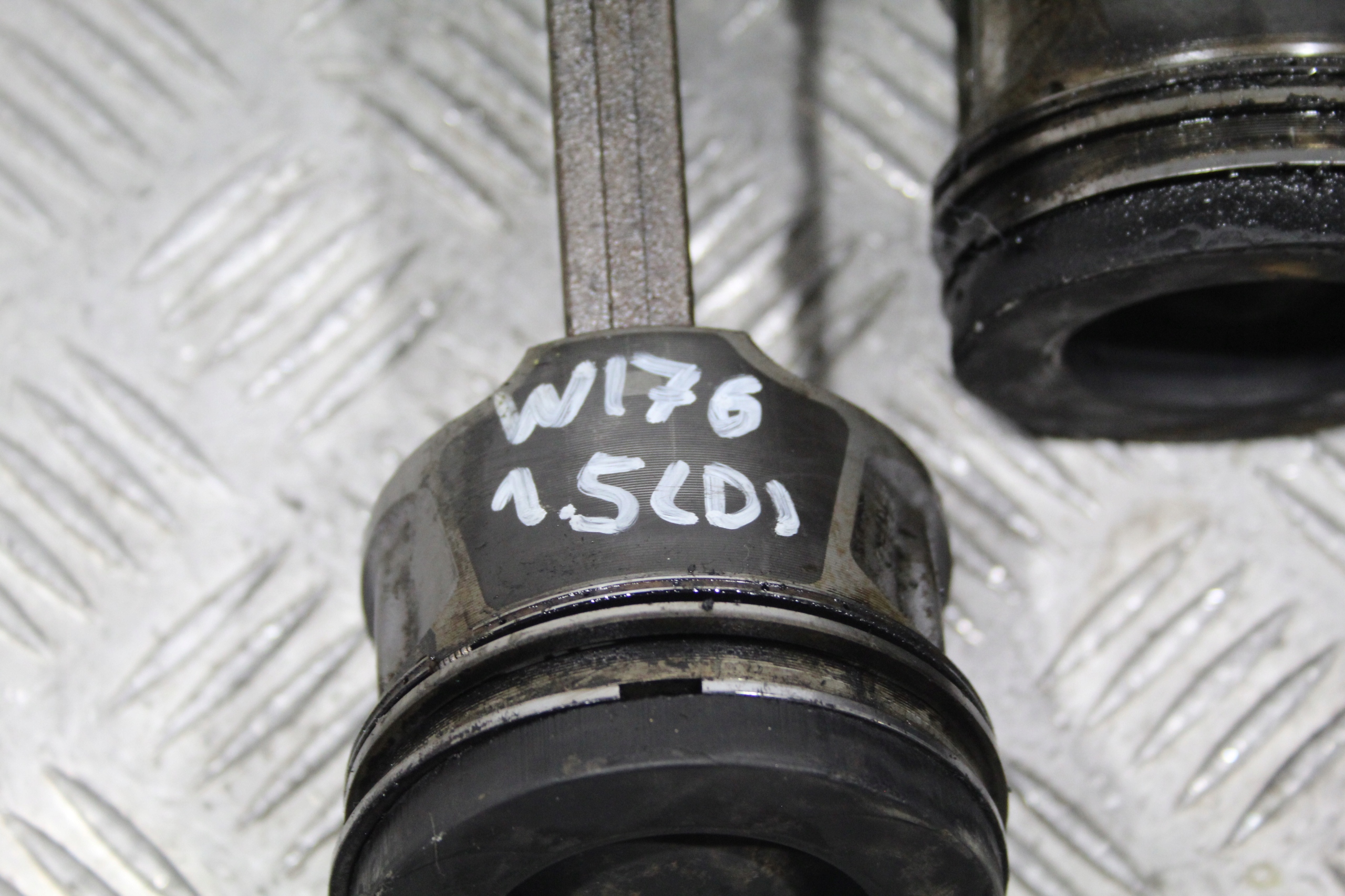 crank pistons A-KLASA W176 1,5 CDI