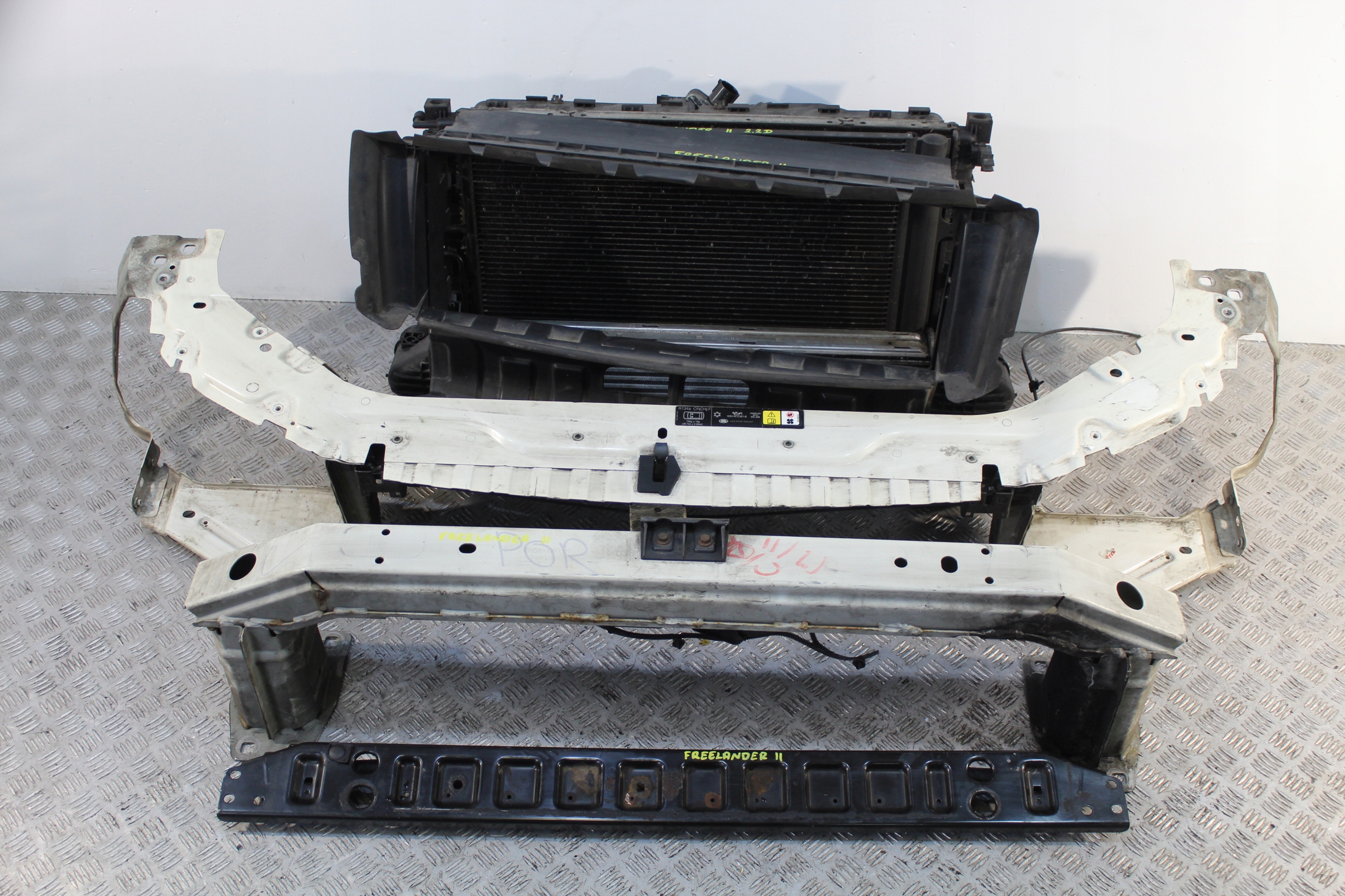 PAS PRZEDNI CHŁODNICE FREELANDER II