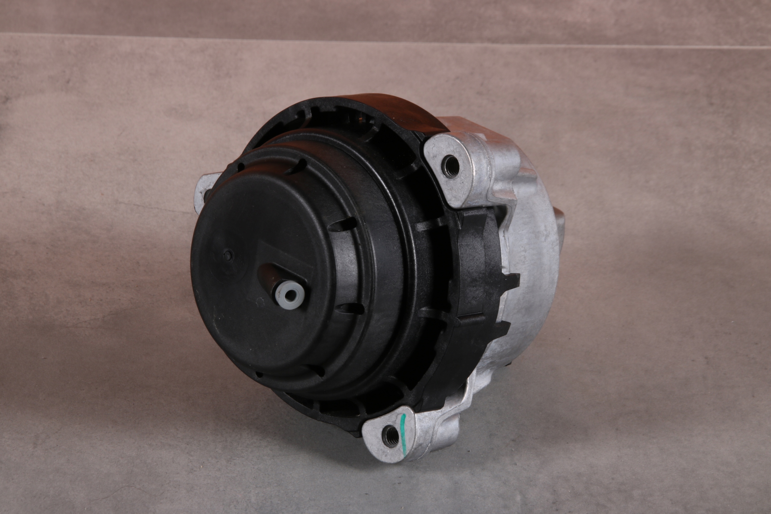 BMW G30 G31 B47 B47B B47D B47F XD5O engine mount right 8482772 26 km !!