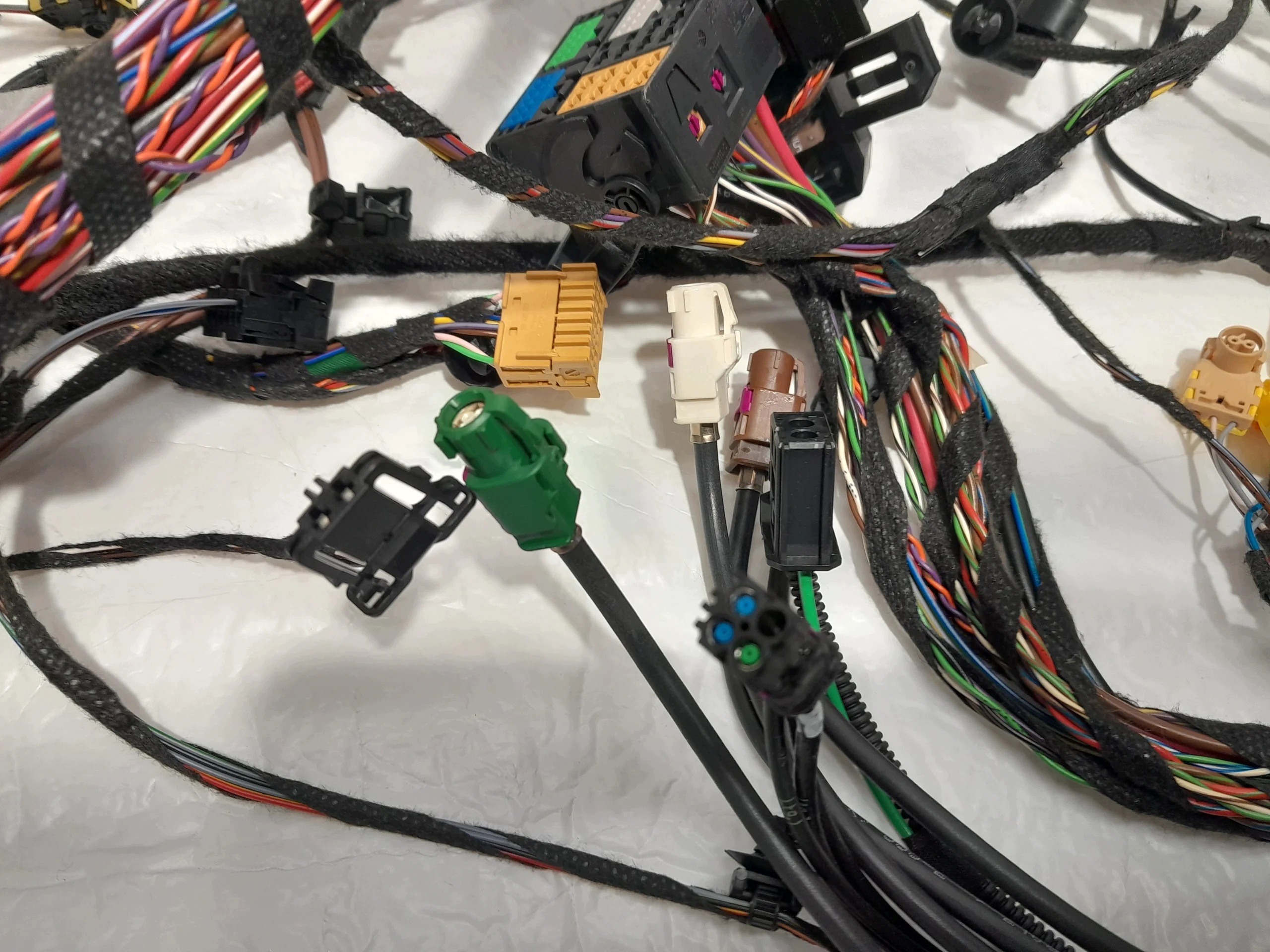 AUDI A4 B9 LIFT Câblage Câblage Console du tableau de bord ROZDZIELCZEJ Complète