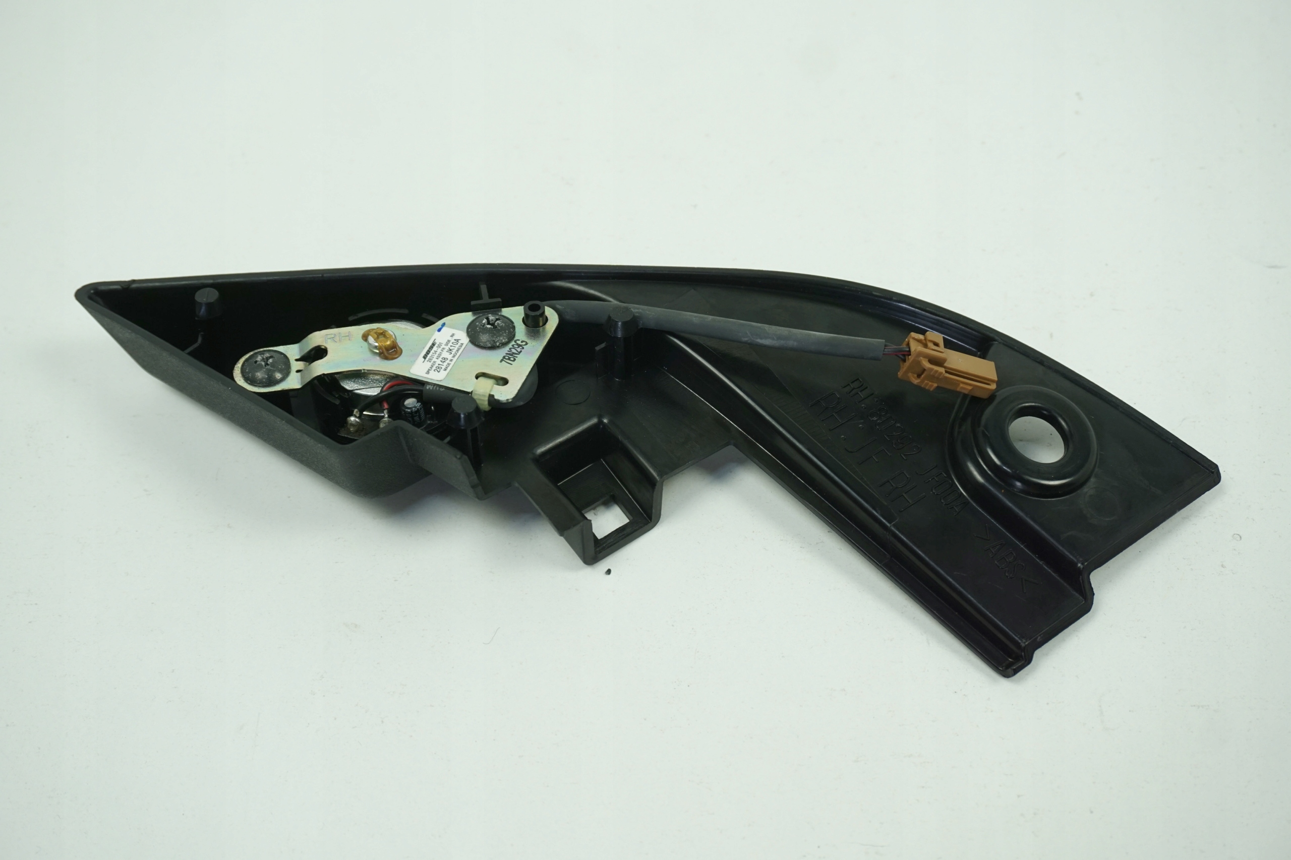 Trojkat Oslona Prawa Nissan GTR R35 80292 JF00A Catalog number of the original 80292 JF00A