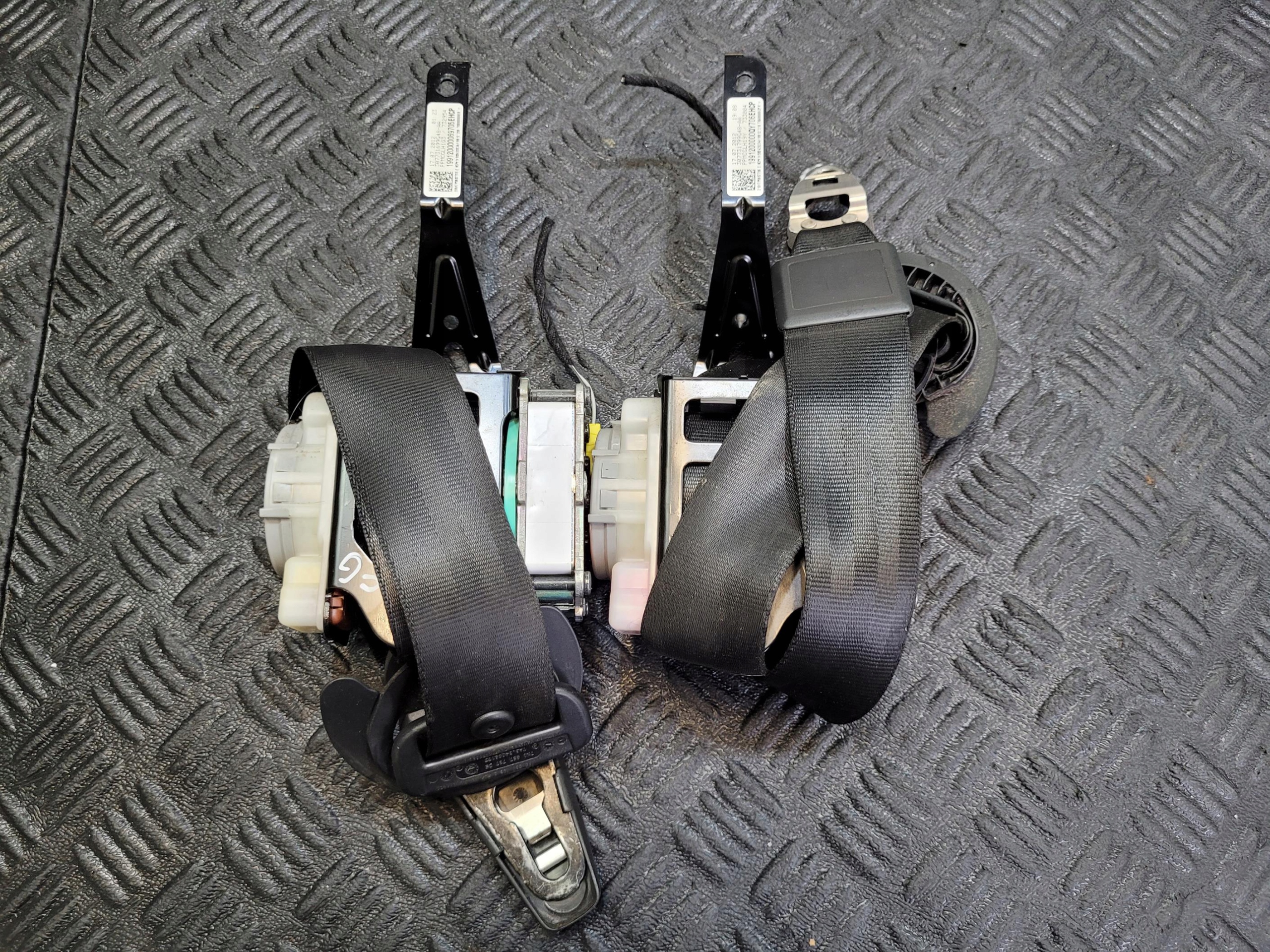 tension belt safety front front left right VW TOUAREG II 2 7P