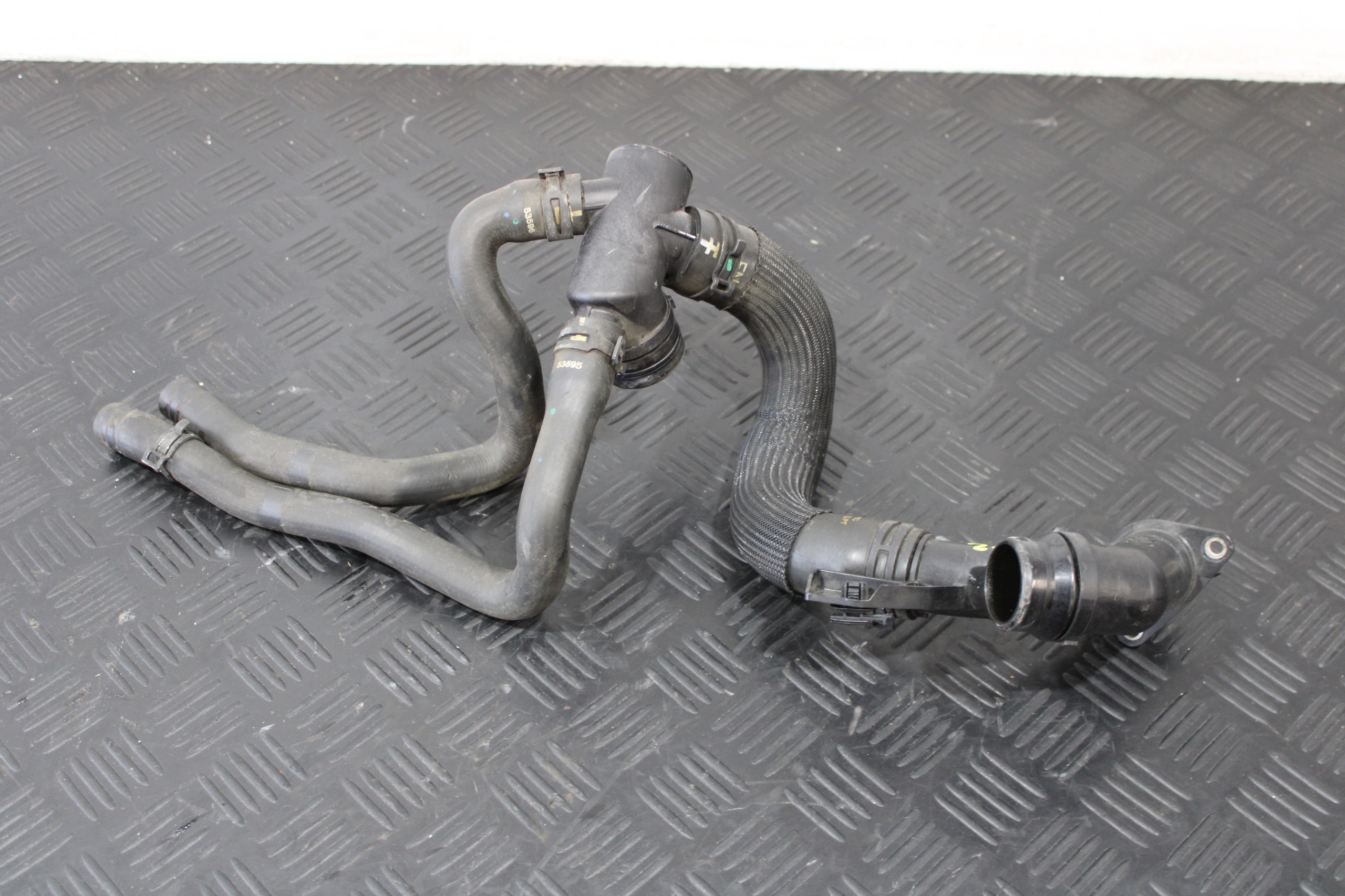 hadica vedenie vody G4D3-8A594-BC LAND ROVER DISCOVERY SPORT L550