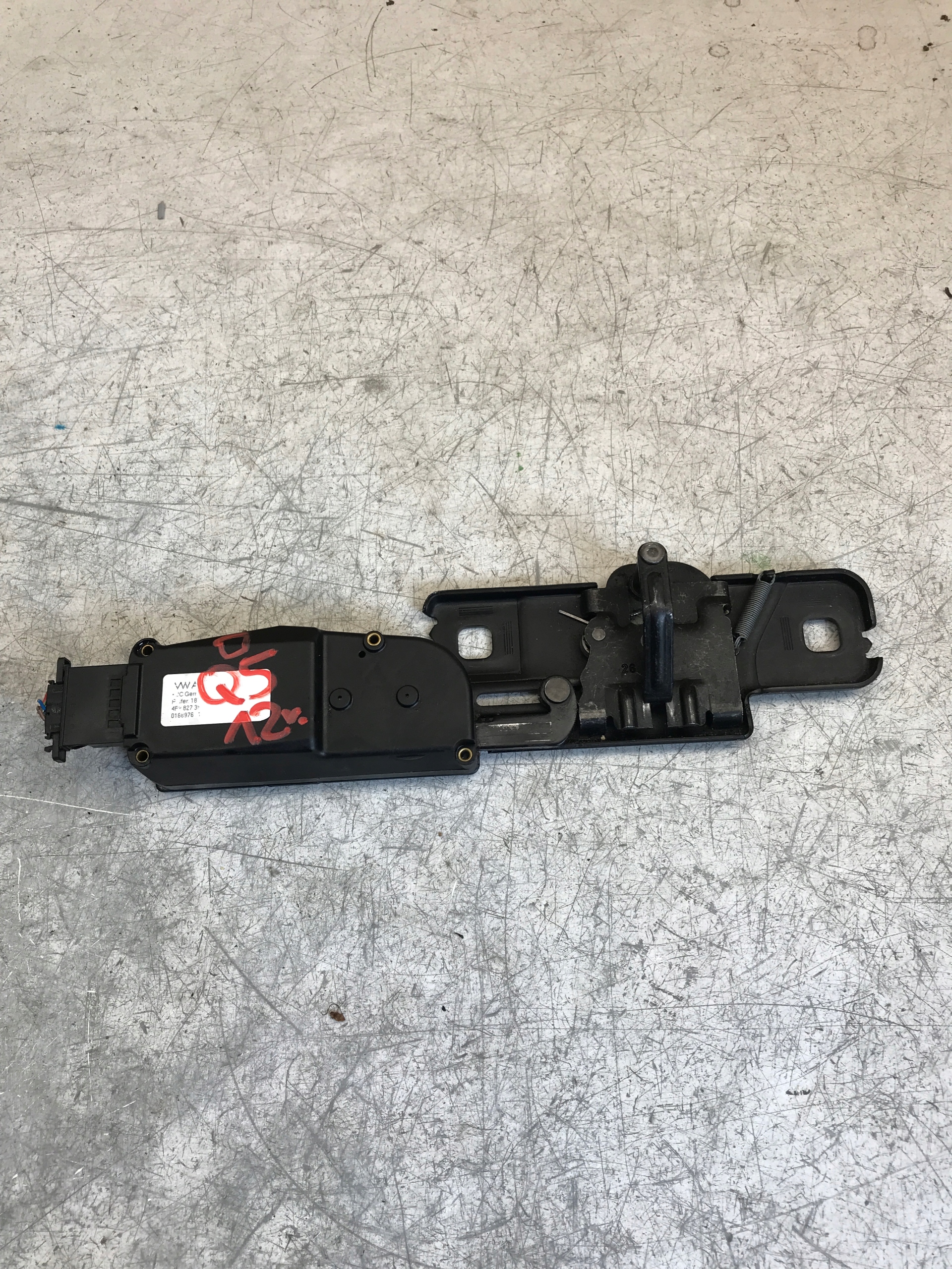lock DOCIAG bonnet AUDI Q5 12r