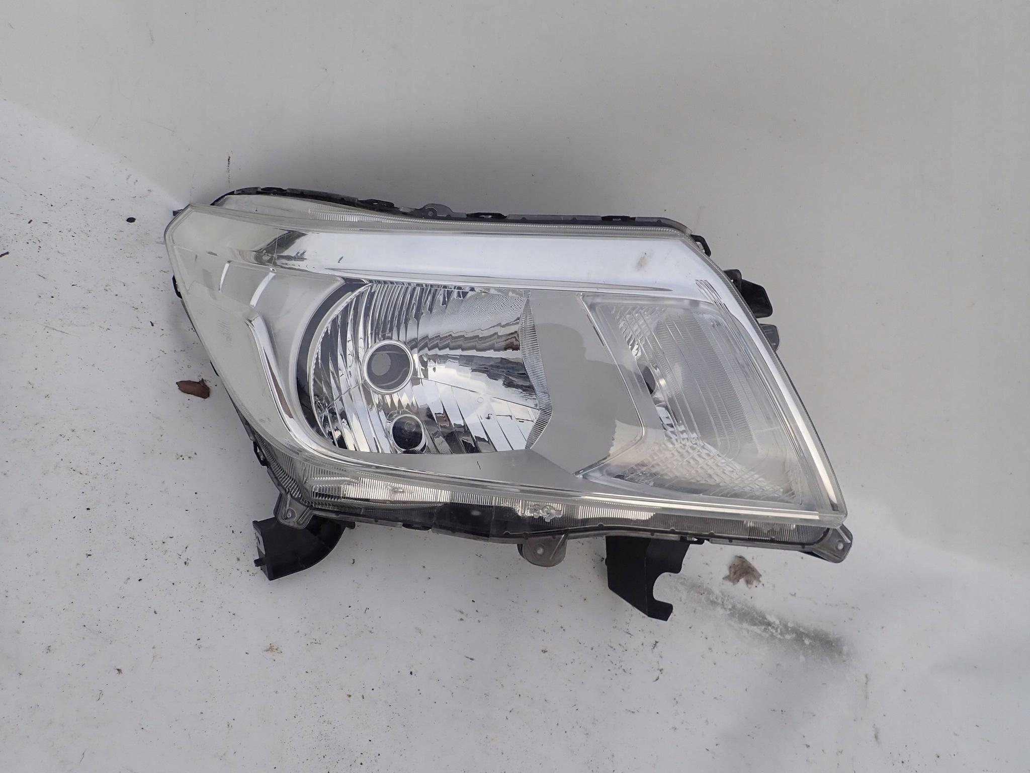 NISSAN NAVARA IV 4 14- light front front right