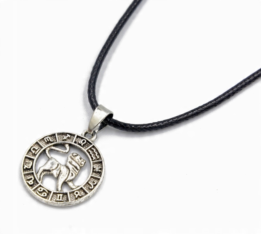 

Wisiorek zawieszka Znak Zodiaku Lew sznurek woskow