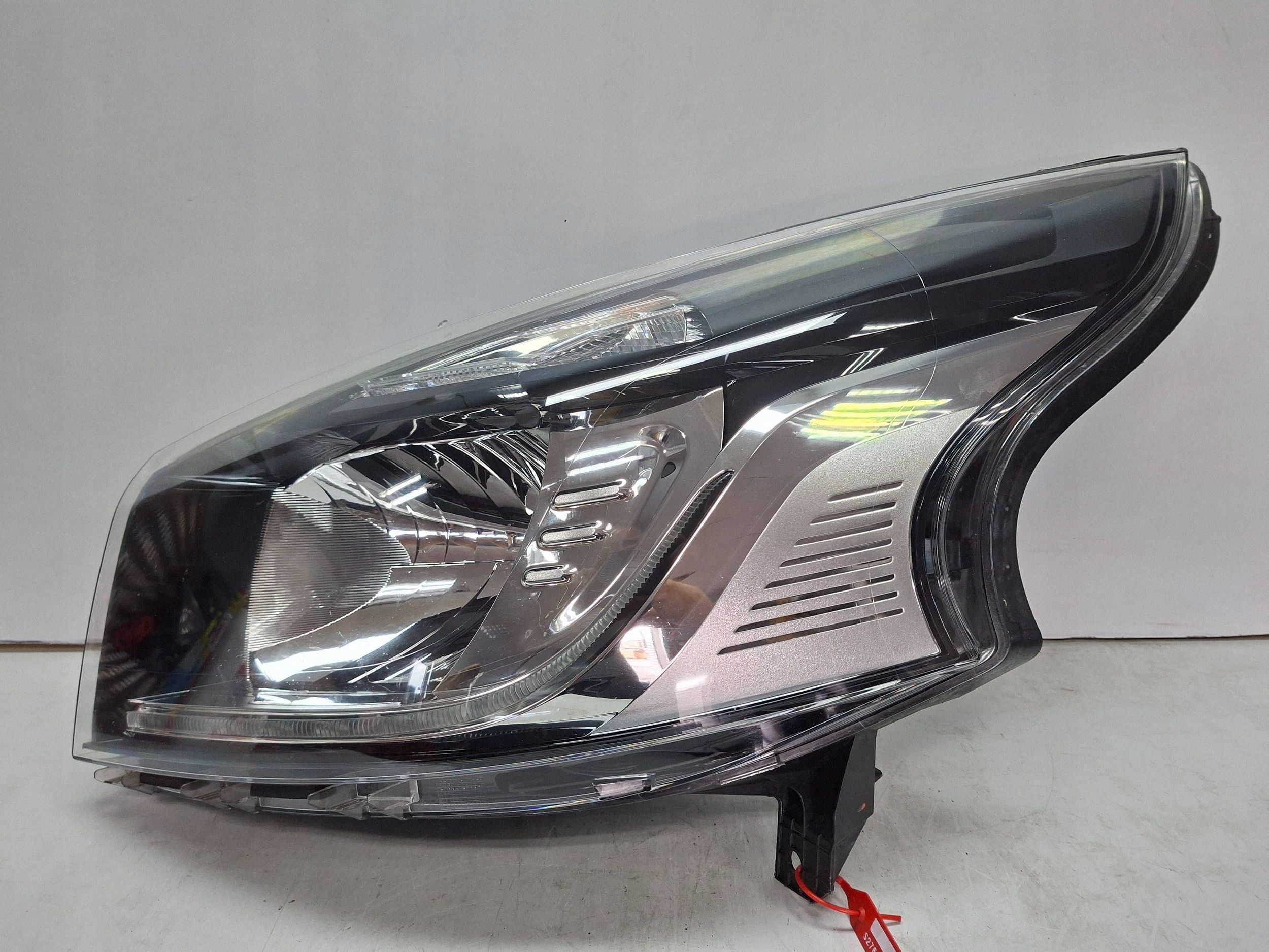 light front left 260609947R RENAULT TRAFIC III LED 2014