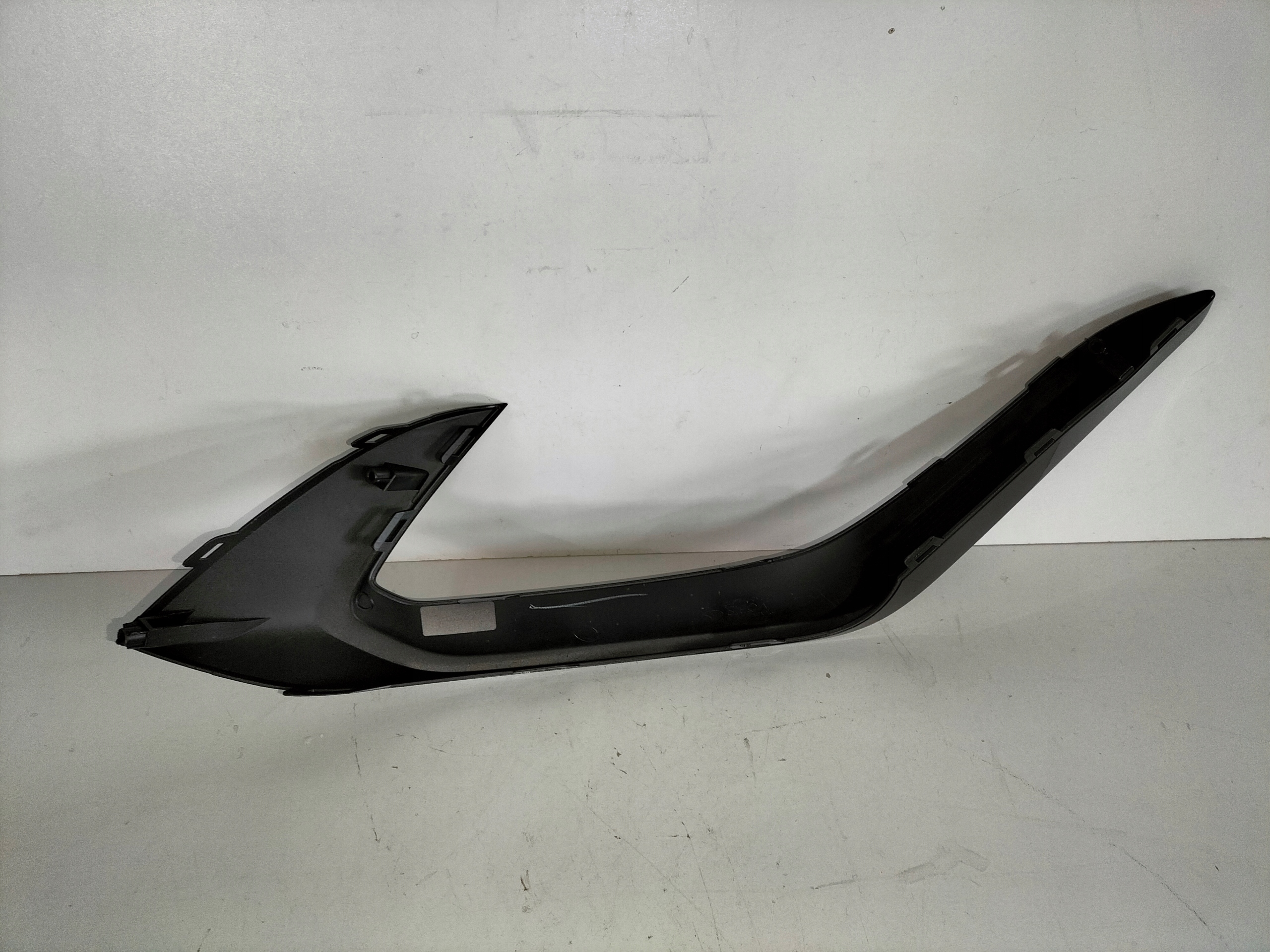 moulding of a bumper front left KIA SPORTAGE 5 V 21