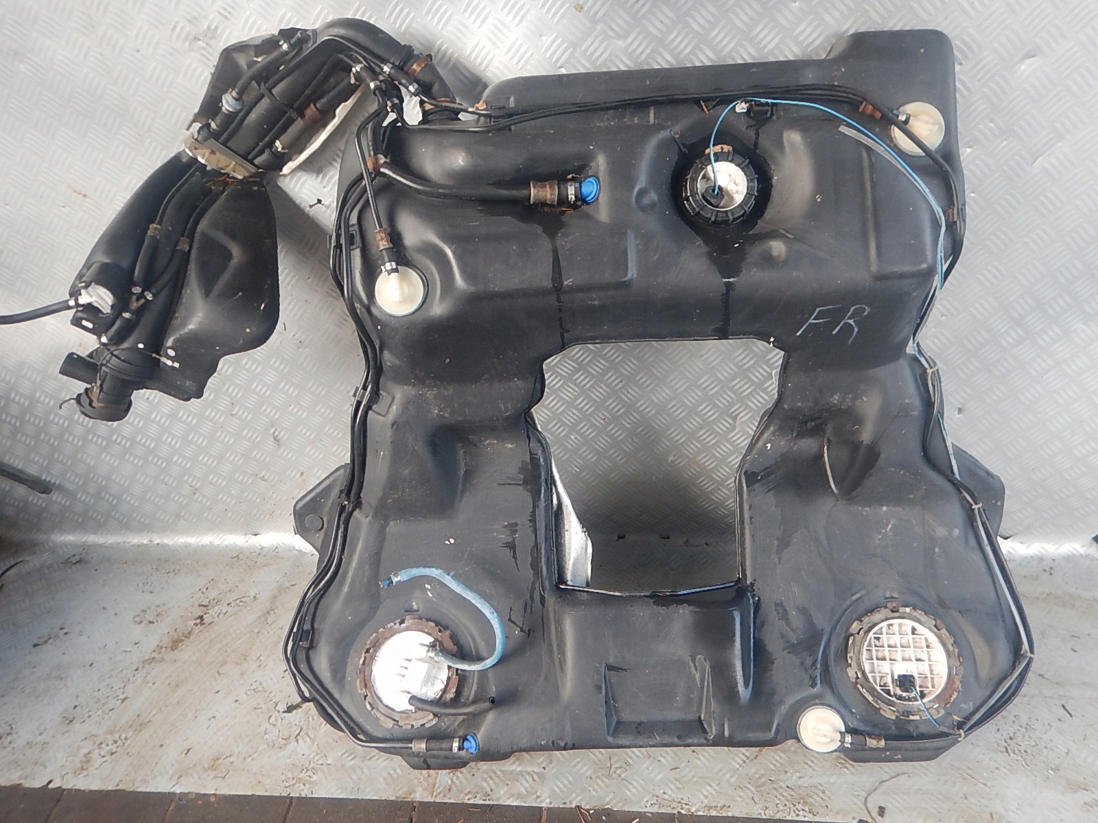 4B0201085 - AUDI A6 C5 паливний бак Паливний насос