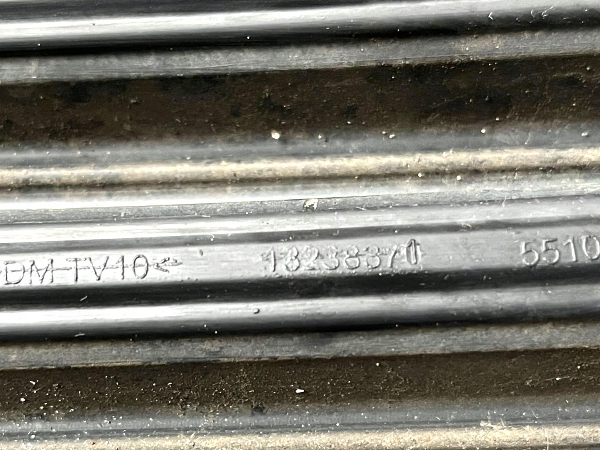 side grid of a bumper right side Opel Insignia A 2012 13238371
