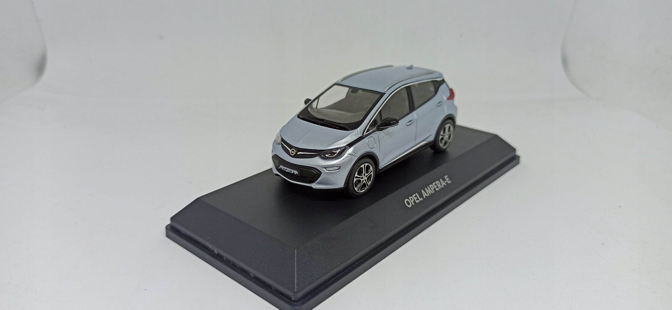 Opel Ampera-E 1:43