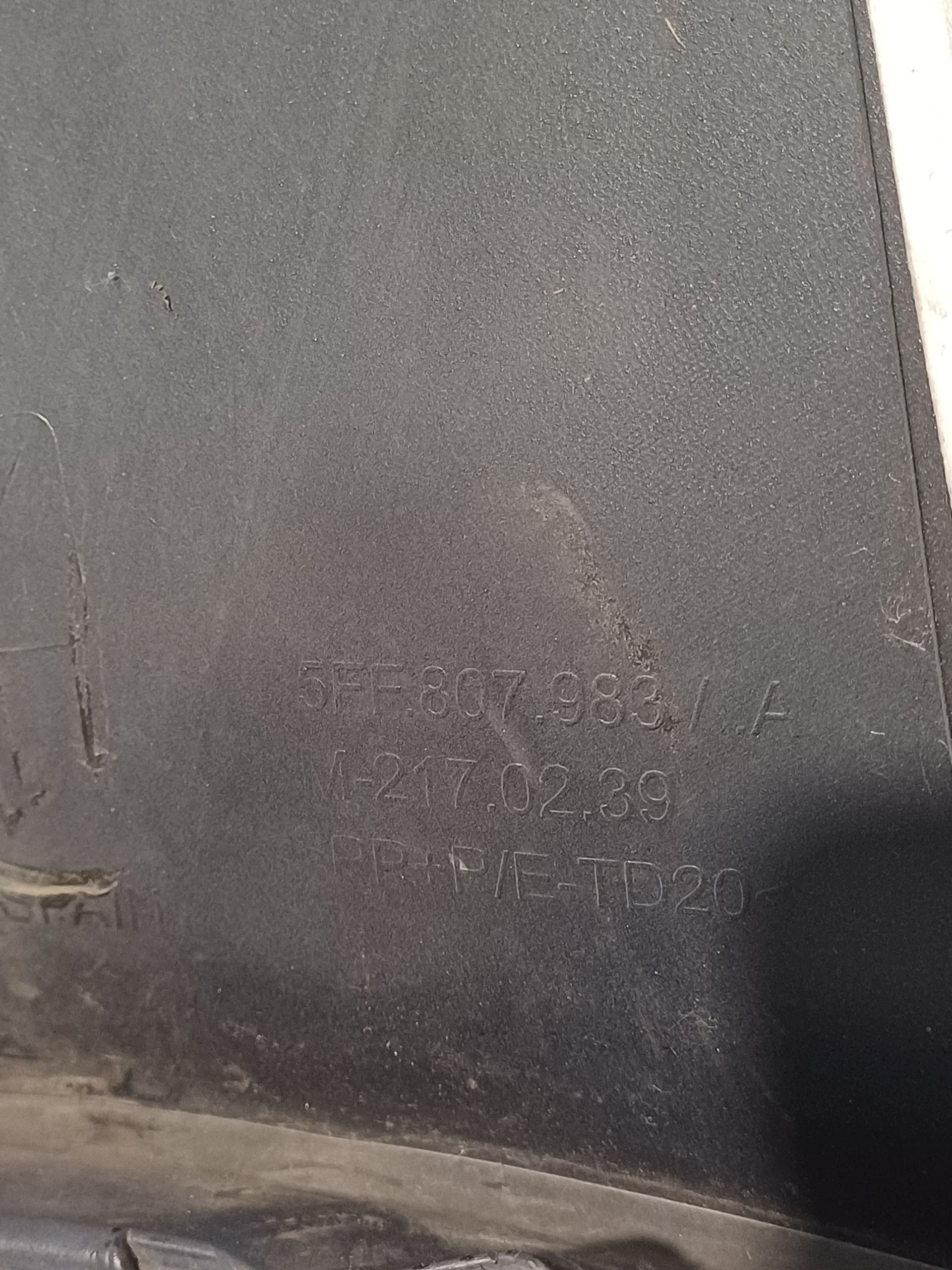 Ecke der Stoßstange links heck CUPRA FORMENTOR 5FF807983A