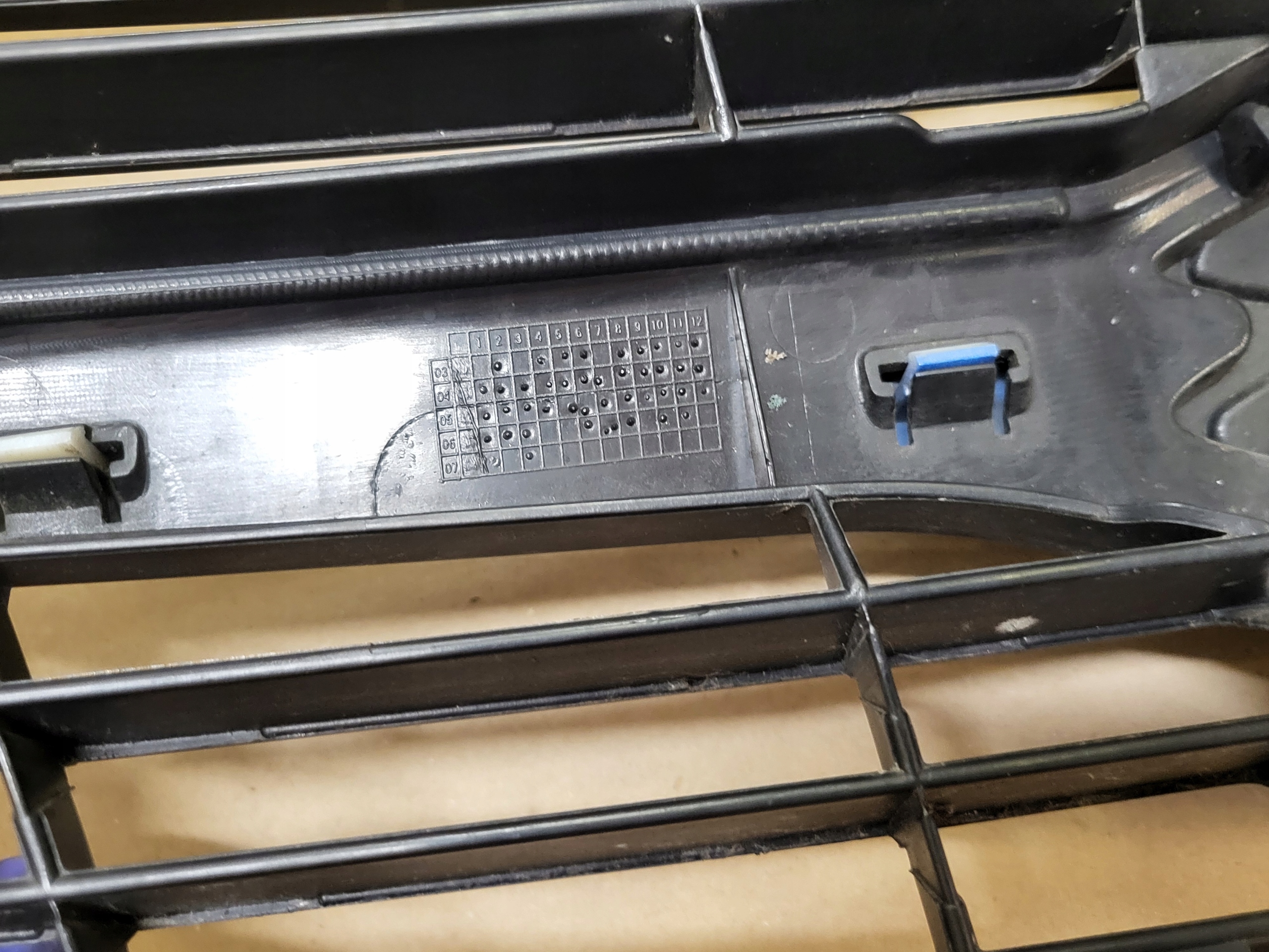 grill front grille radiator grid LOGO logo SUZUKI IGNIS II 2 OE