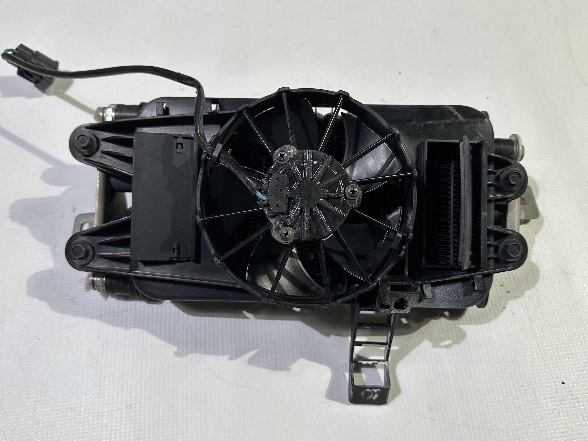Radiatore / Raffreddatore VENTOLA olio cambio ingranaggi Chevrolet Corvette C7 2014+