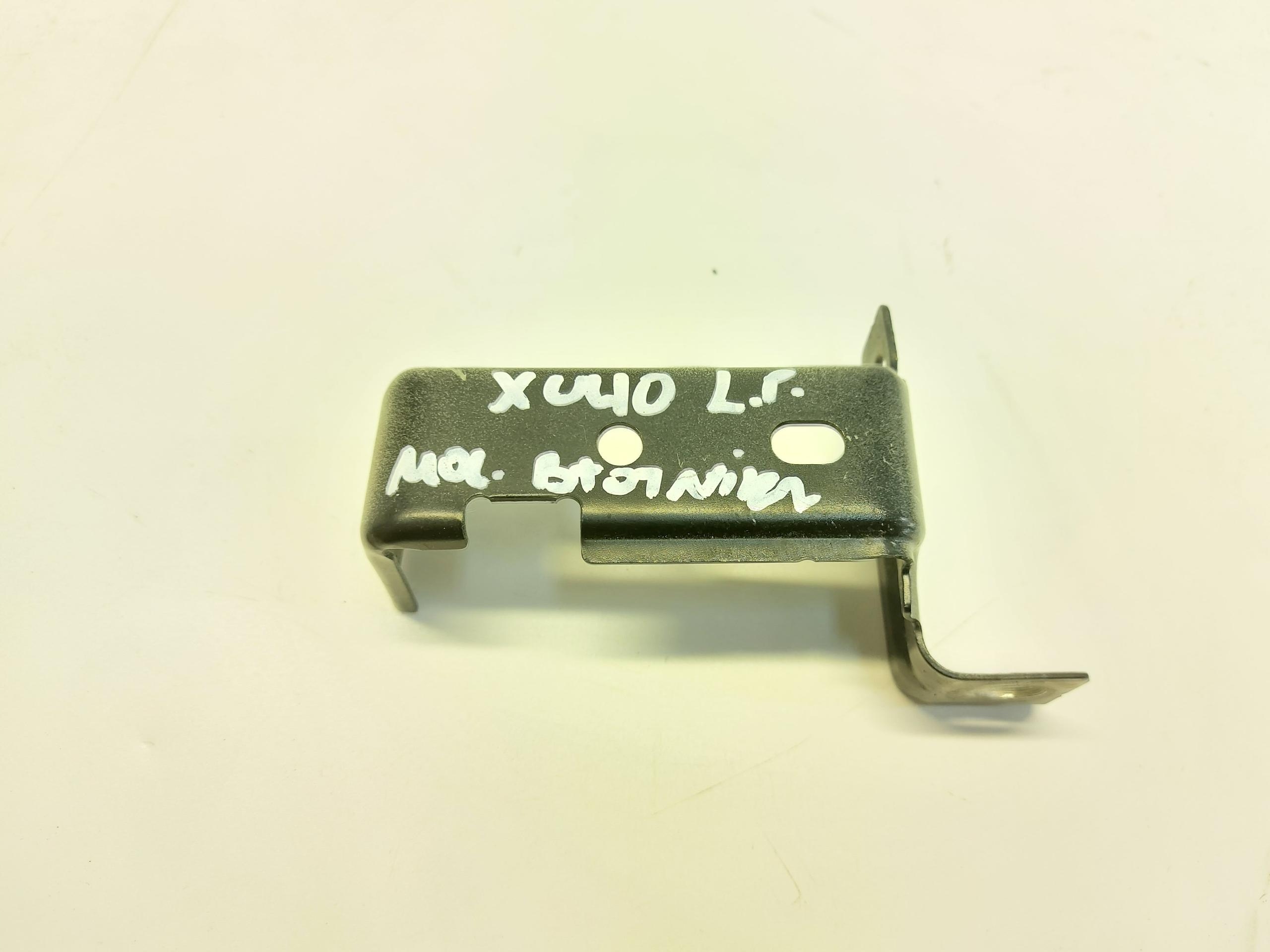Volvo XC40 D3 Console Support plaque Aile Avant Gauche 31469374