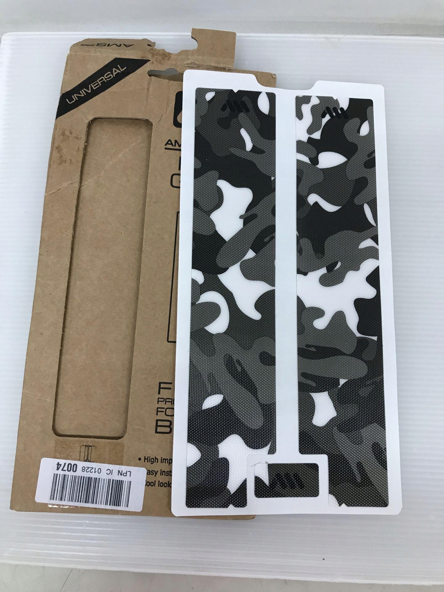 NAKLEJKI OCHRONNE AMORTYZATOR AMS FORK GUARD CAMO Kolor dominujący odcienie szarości