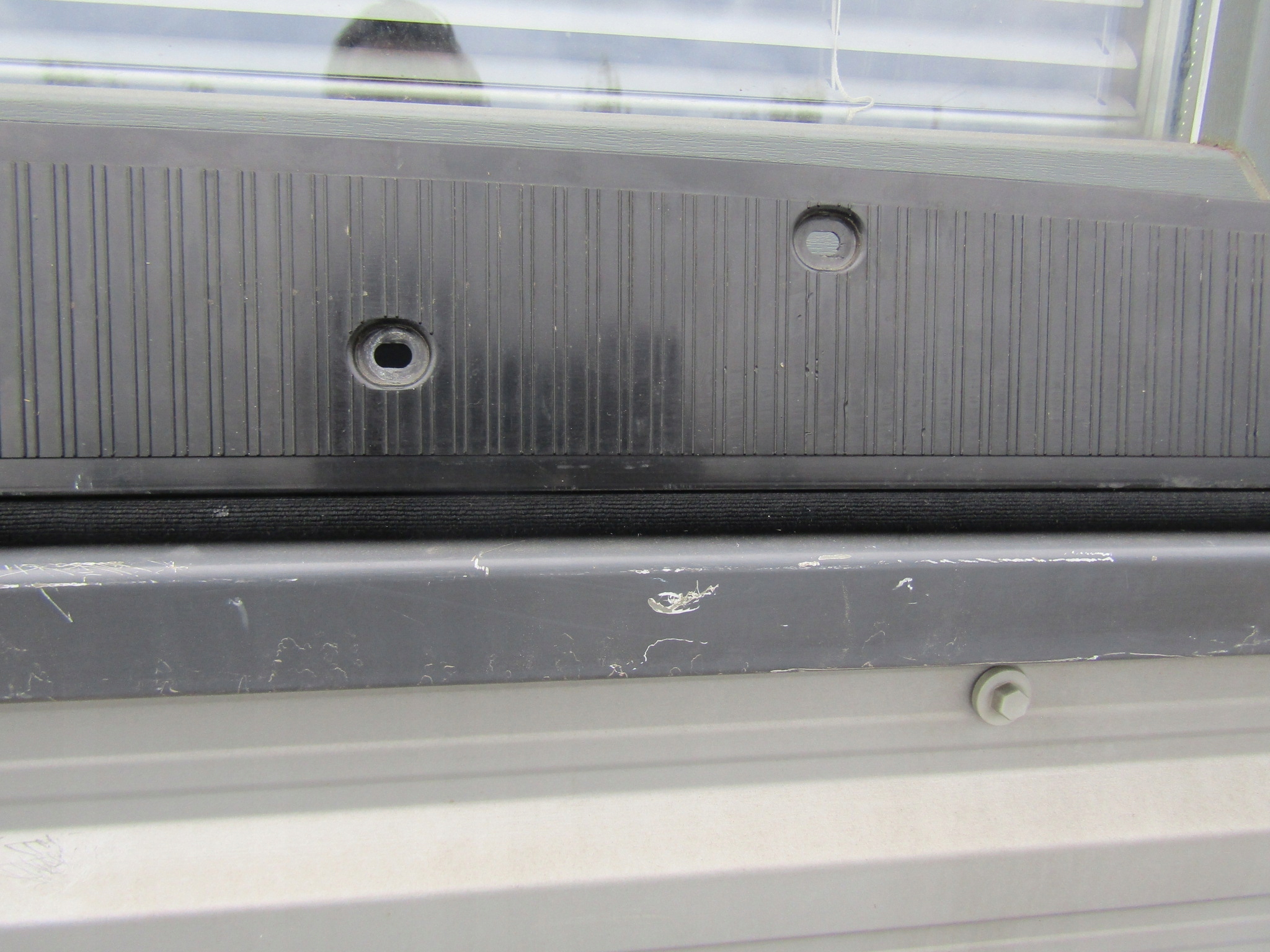 4 MERCEDES W124 KOMBI OSLONA LISTWA KLAPY BAGAZNIKA CZARNA Jakość części (zgodnie z GVO) O - oryginał z logo producenta pojazdu (OE)