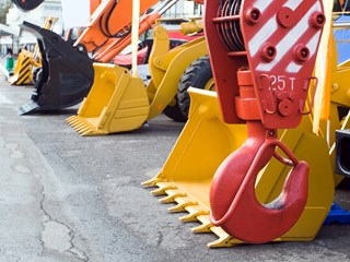 КРАСНАЯ КРАСКА НА ТЕРМИНАЛАХ СПРЕЙ POLYURETHANE DTM