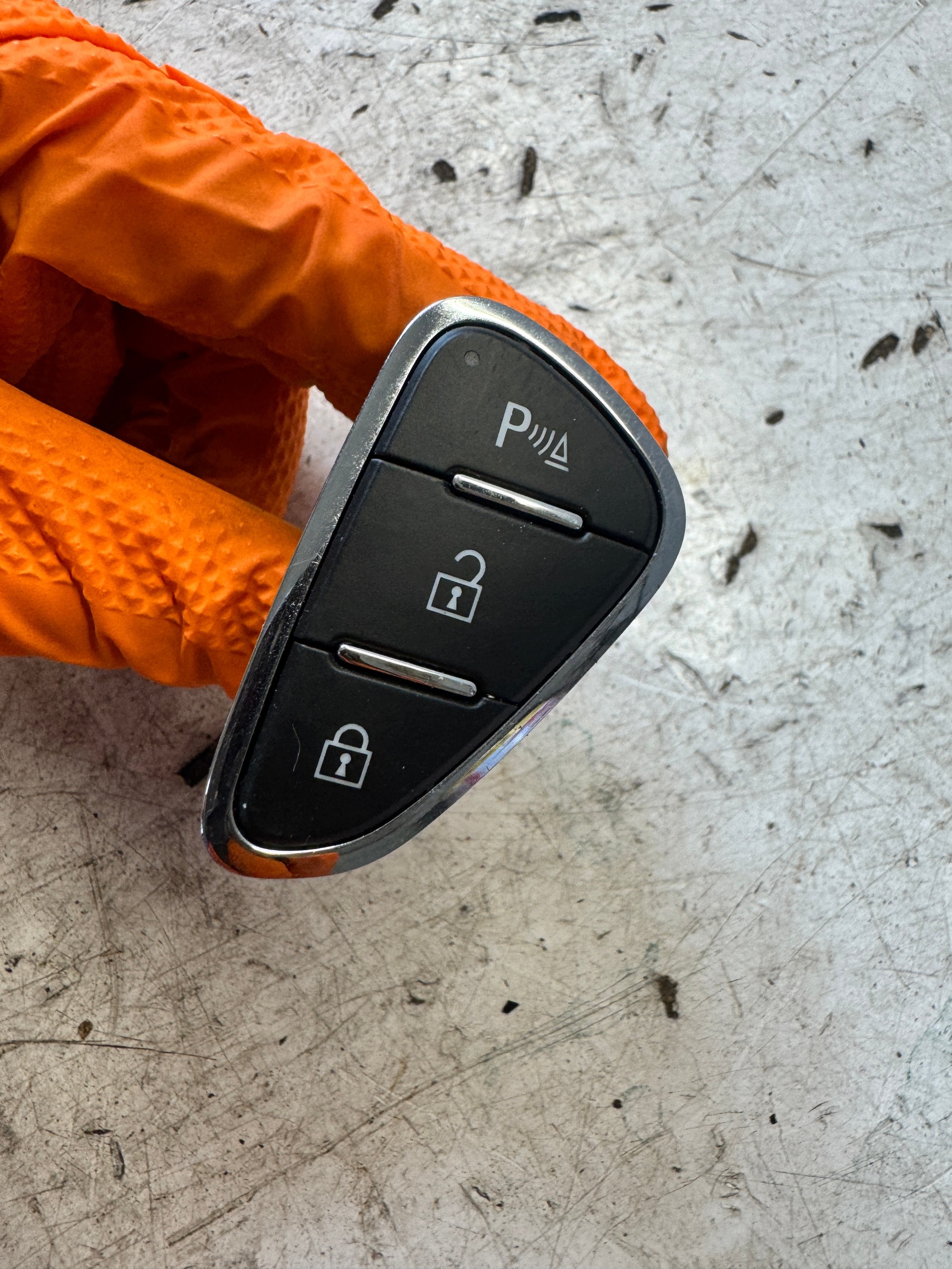 OPEL CORSA E right button PDC ZAMYKANIE 39031631
