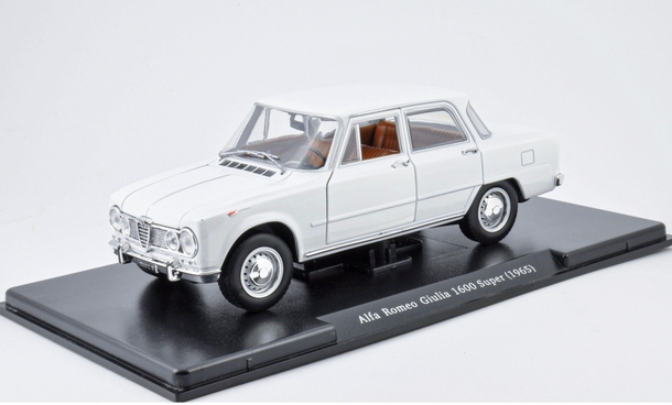 Alfa Romeo Giulia 1600 65 1:24 veterán