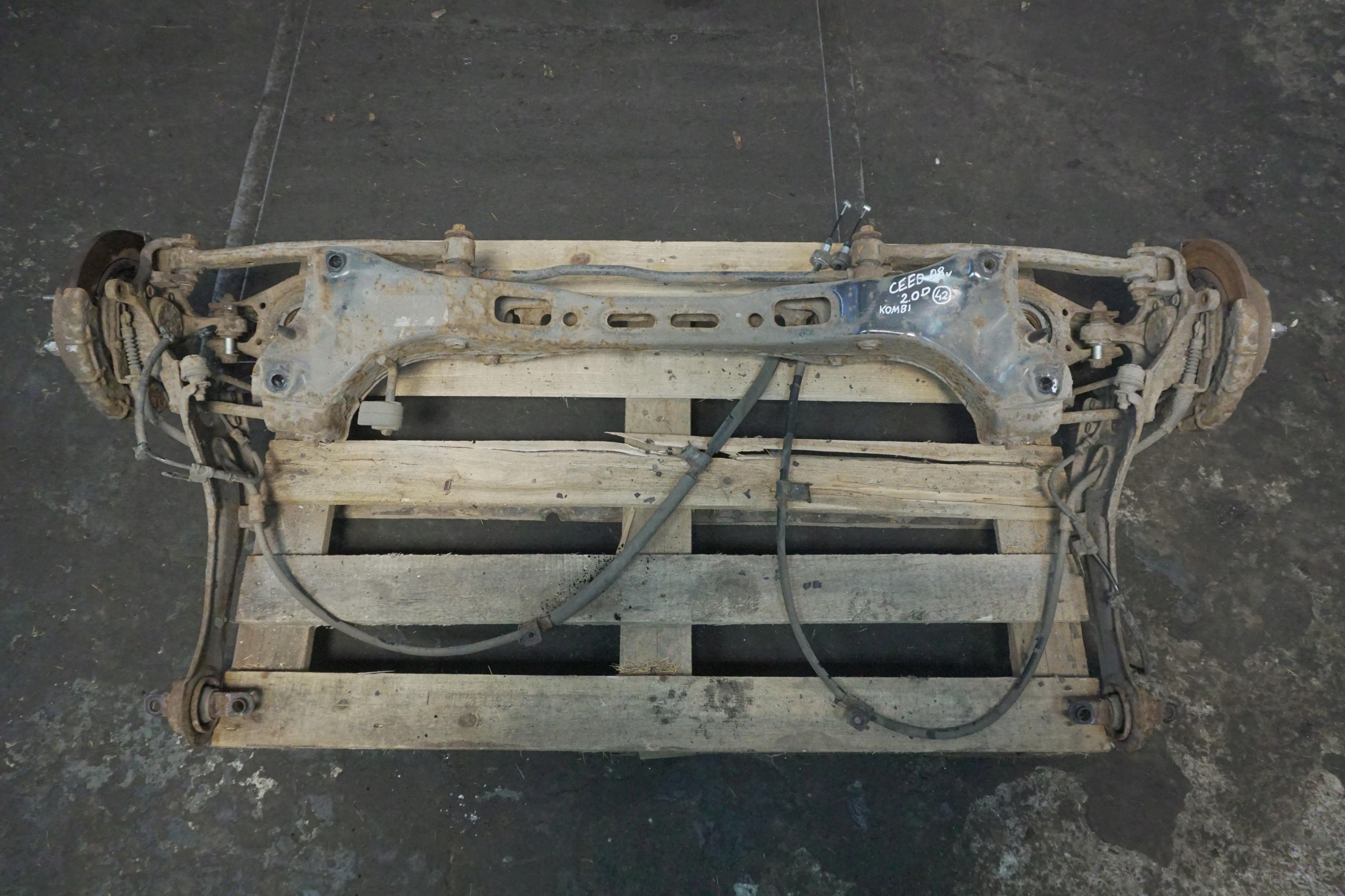 KIA CEED I SW KOMBI BELKA ZAWIESZENIA TYLNEGO ZWROTNIA