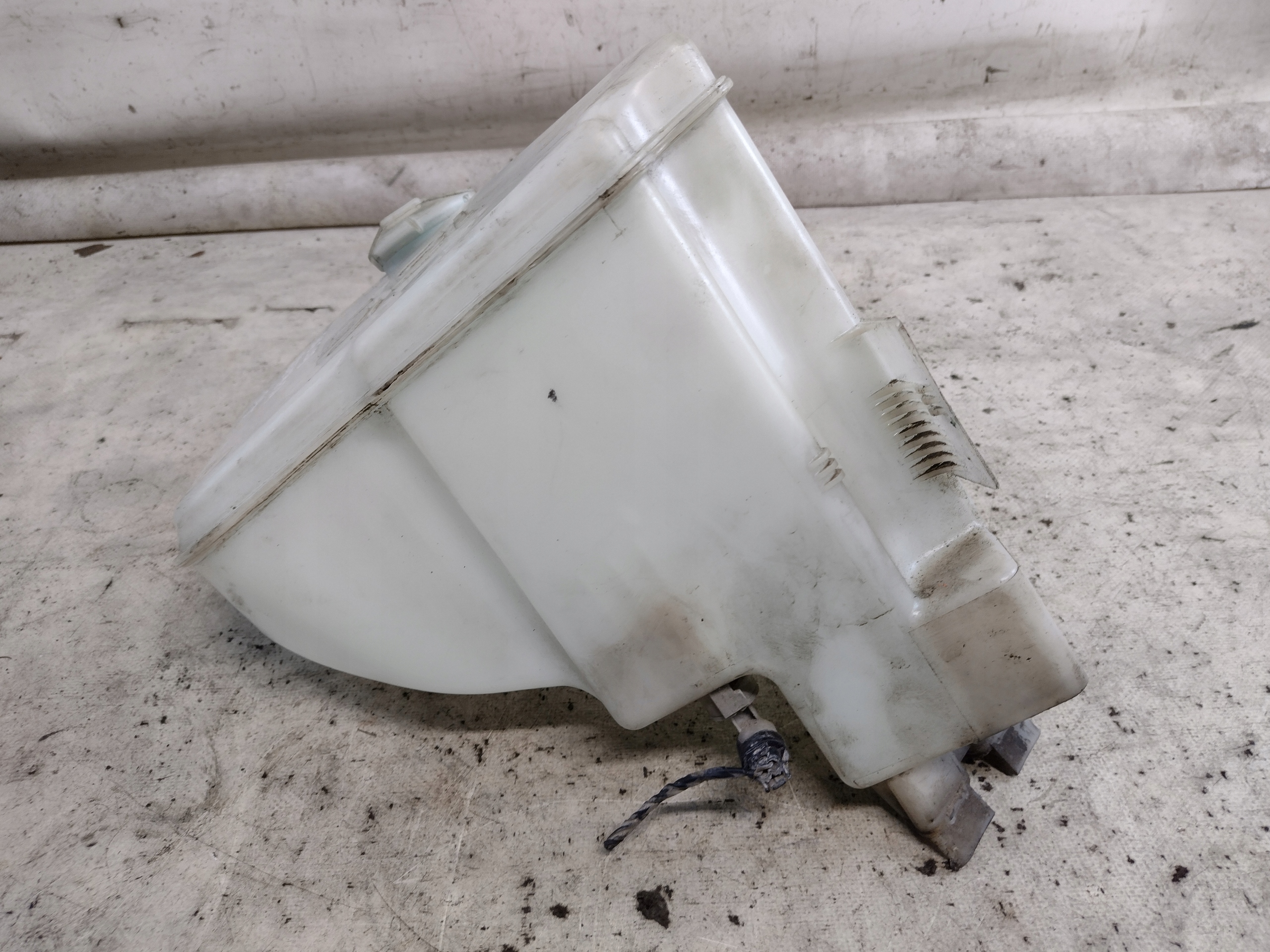 spremnik mlaznice BMW E46 1,9B sedan 8362808