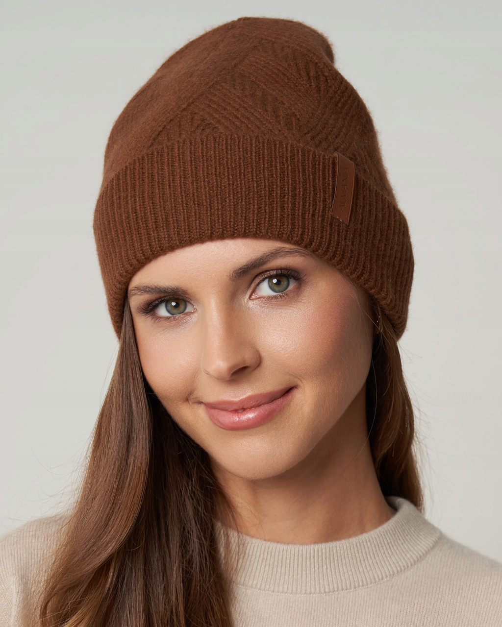 Kašmírový čepice Almania s hedvábnou podšívkou hnědý