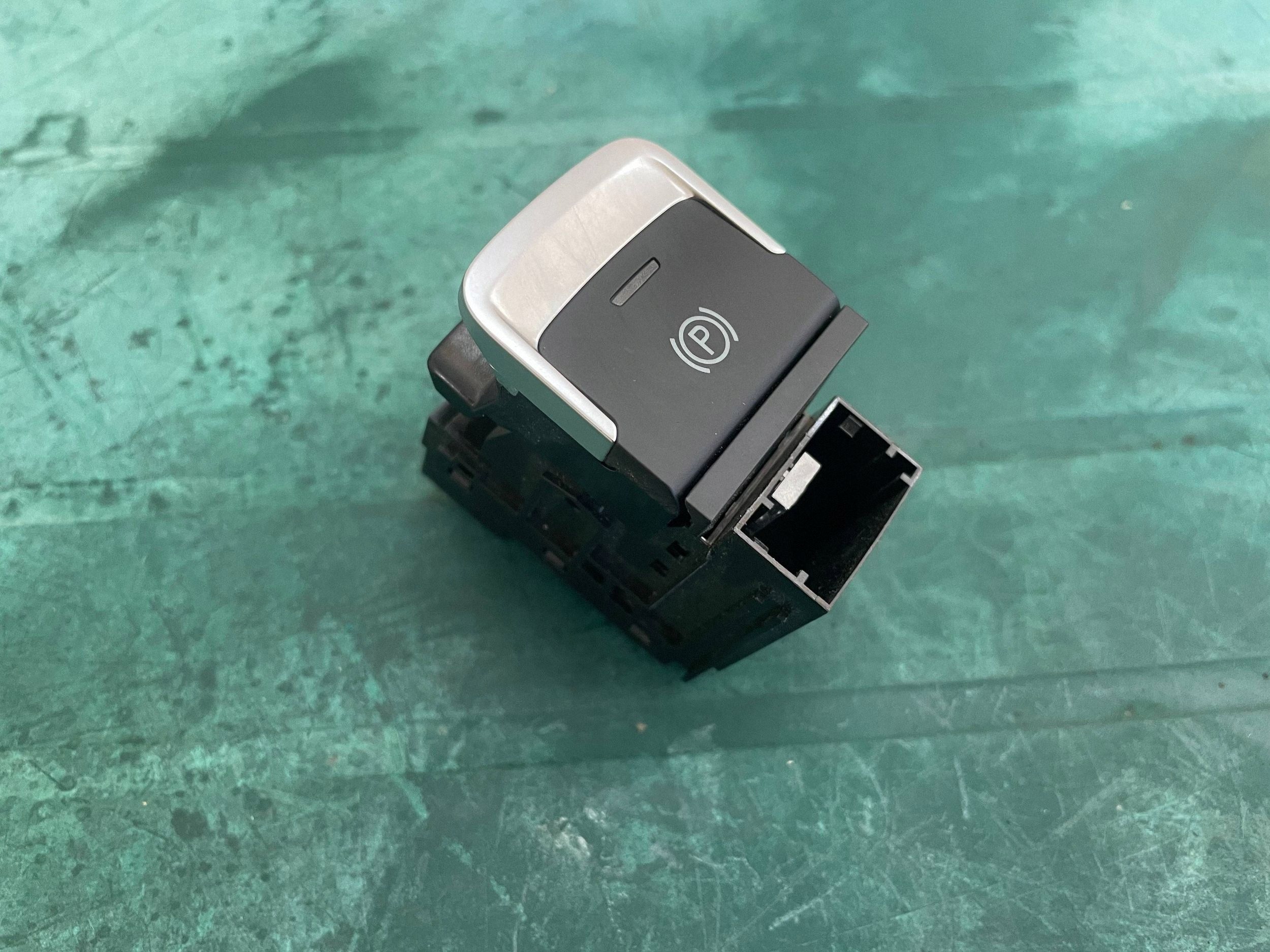 button electric brake VOLKSWAGEN PASSAT B8 3G0927225B @M