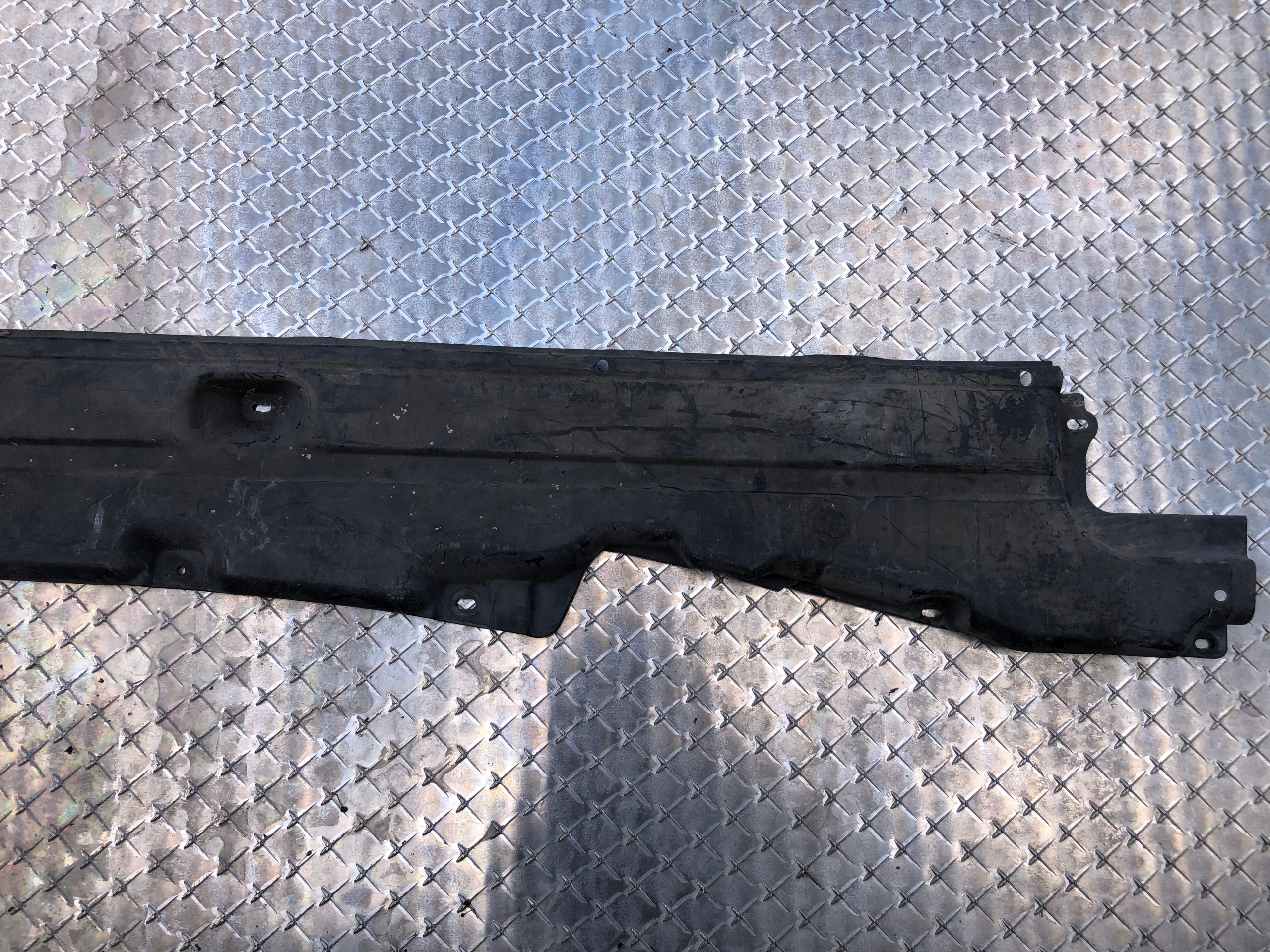 cover chassis right AUDI Q7 7L8825212D