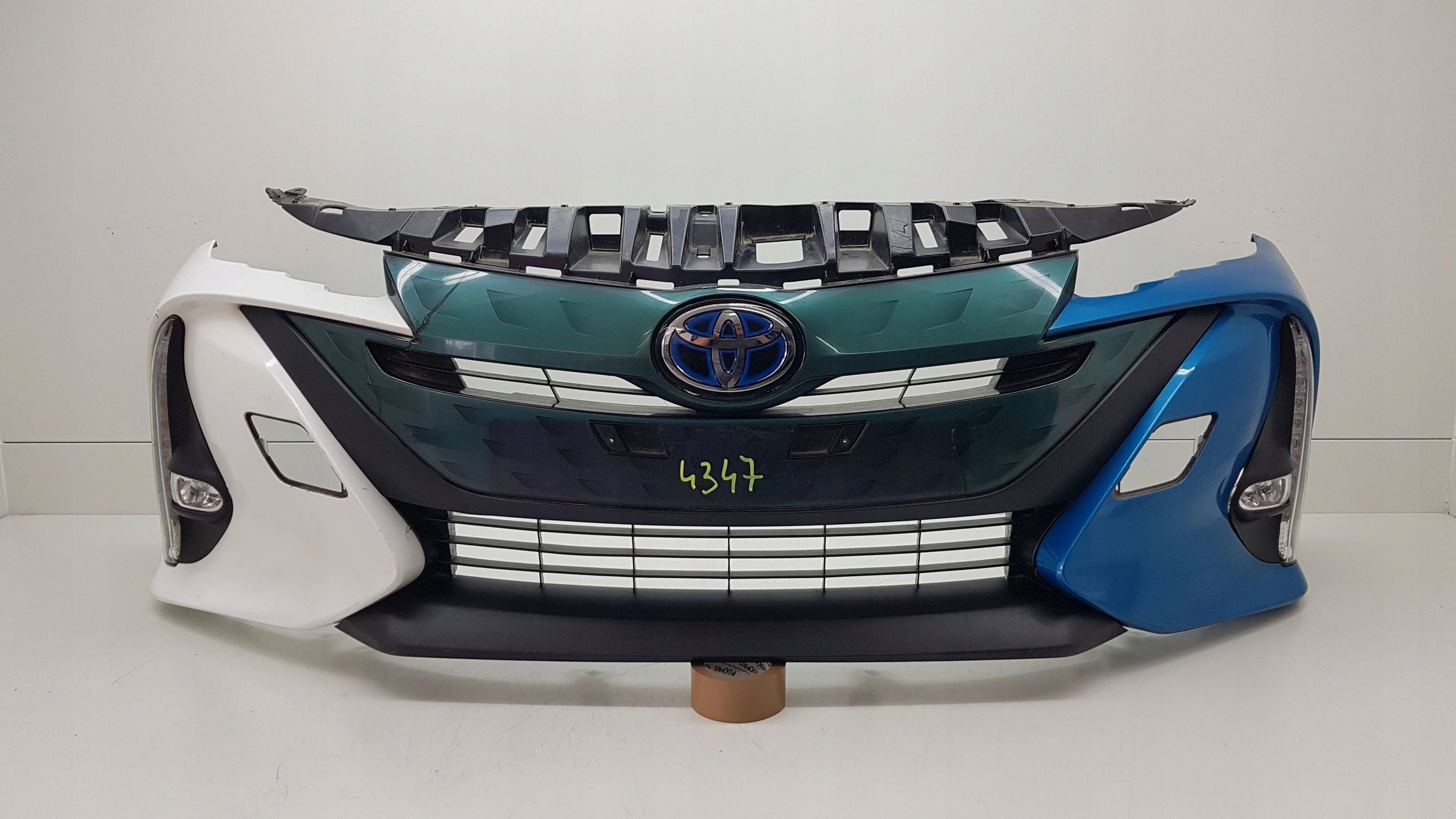 TOYOTA PRIUS plus PRIME 2016 - bumper front 52113-47090